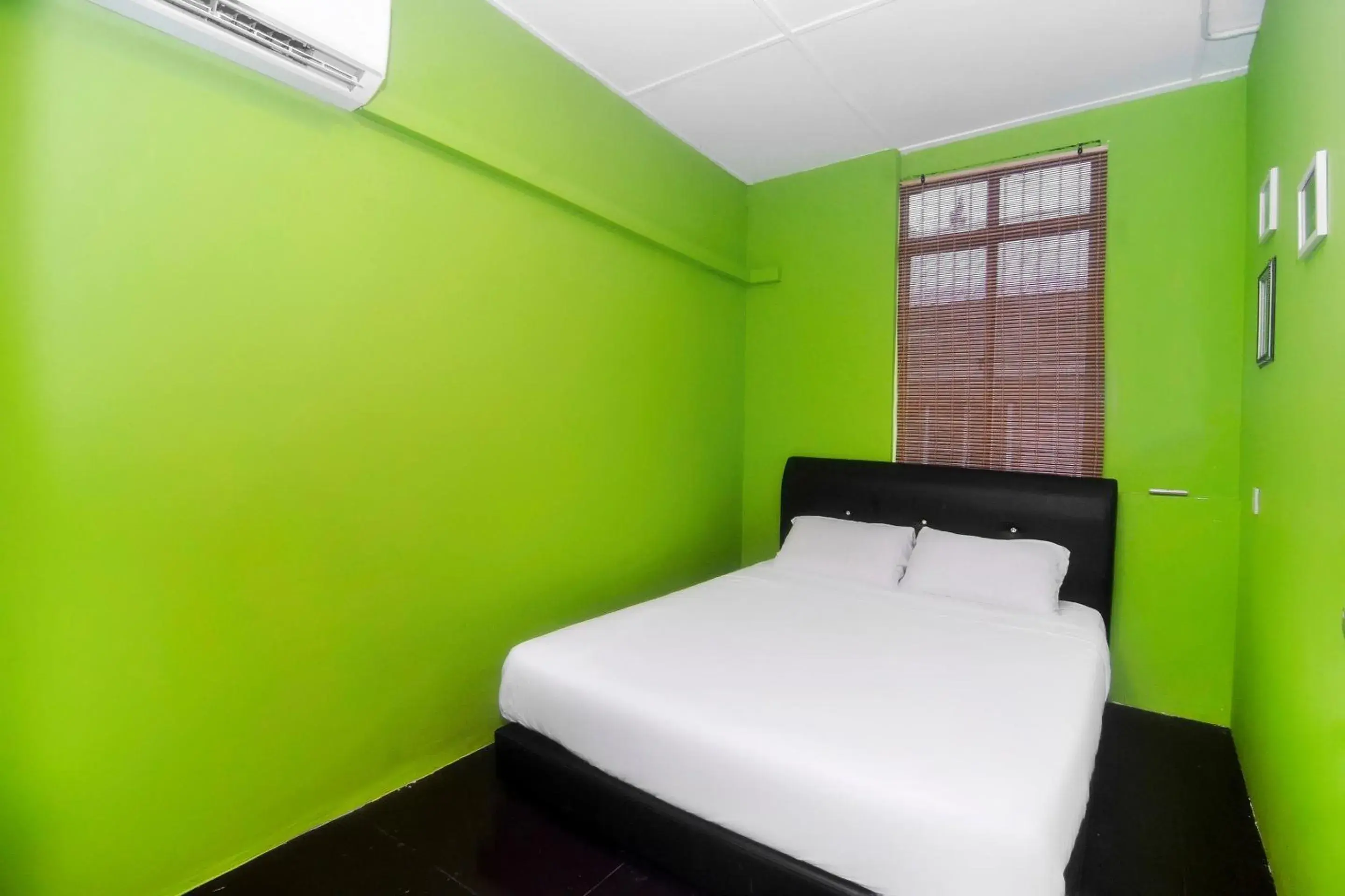 Bedroom in Hotel O Tropical Lodge Bedroom in Hotel O Tropical Lodge