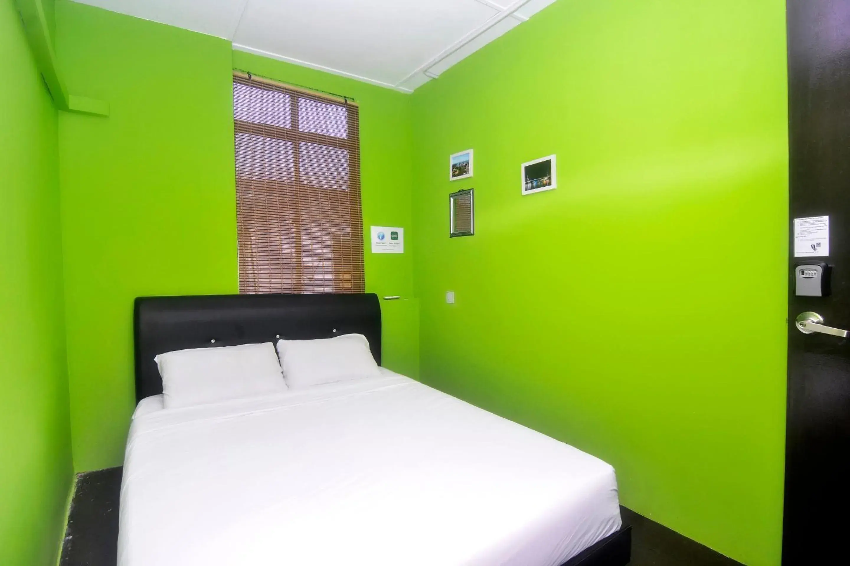 Bedroom in Hotel O Tropical Lodge Bedroom in Hotel O Tropical Lodge