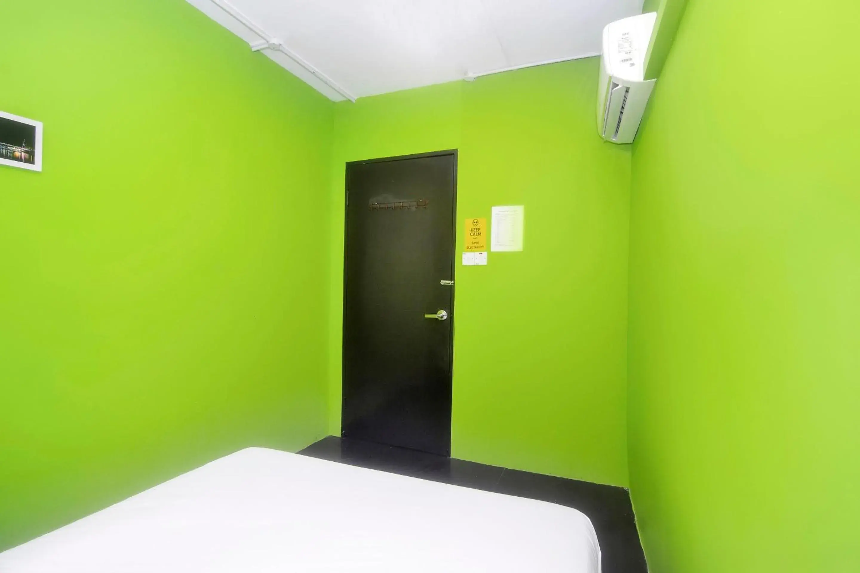 Bedroom in Hotel O Tropical Lodge Bedroom in Hotel O Tropical Lodge