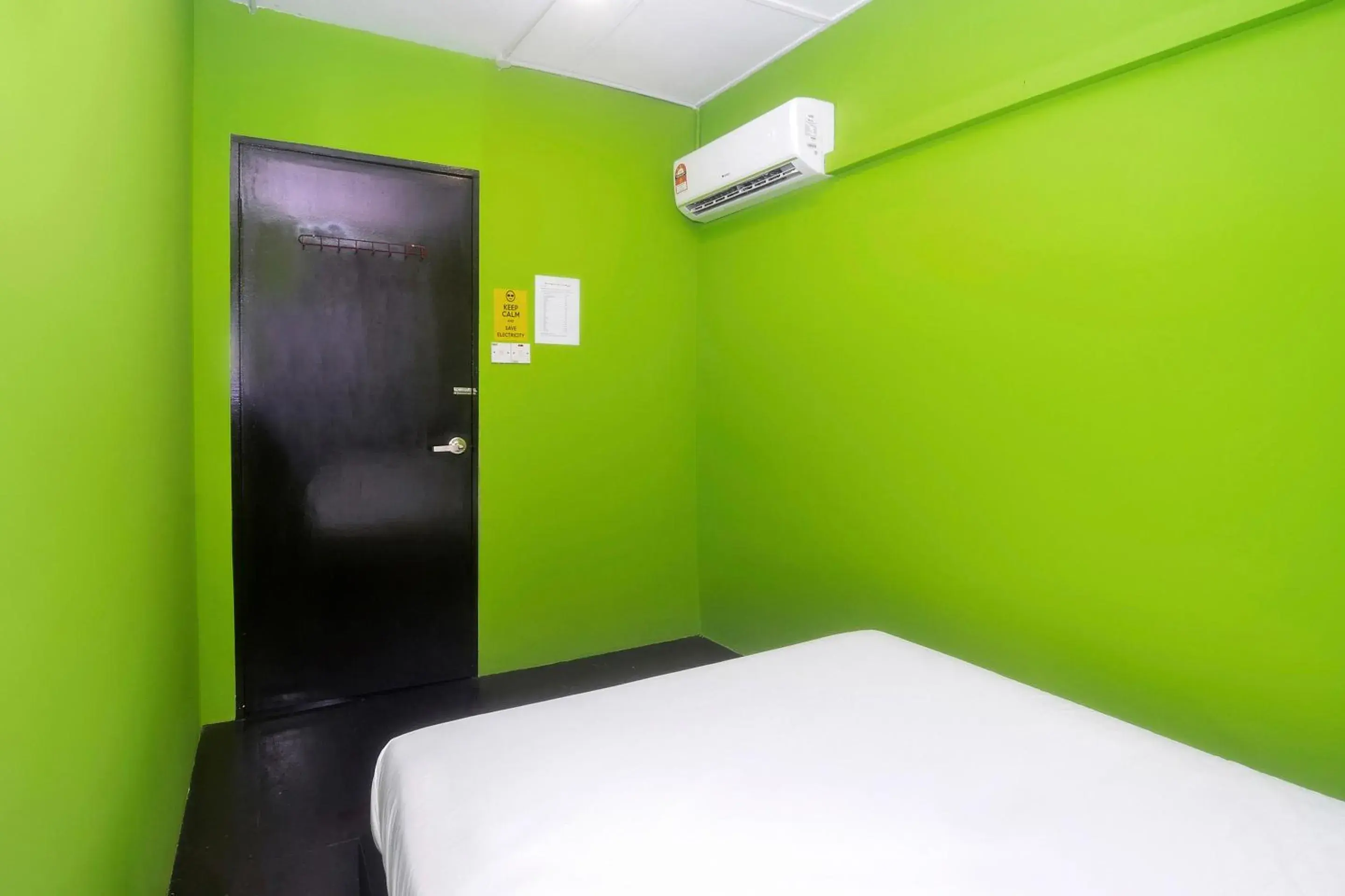 Bedroom in Hotel O Tropical Lodge Bedroom in Hotel O Tropical Lodge