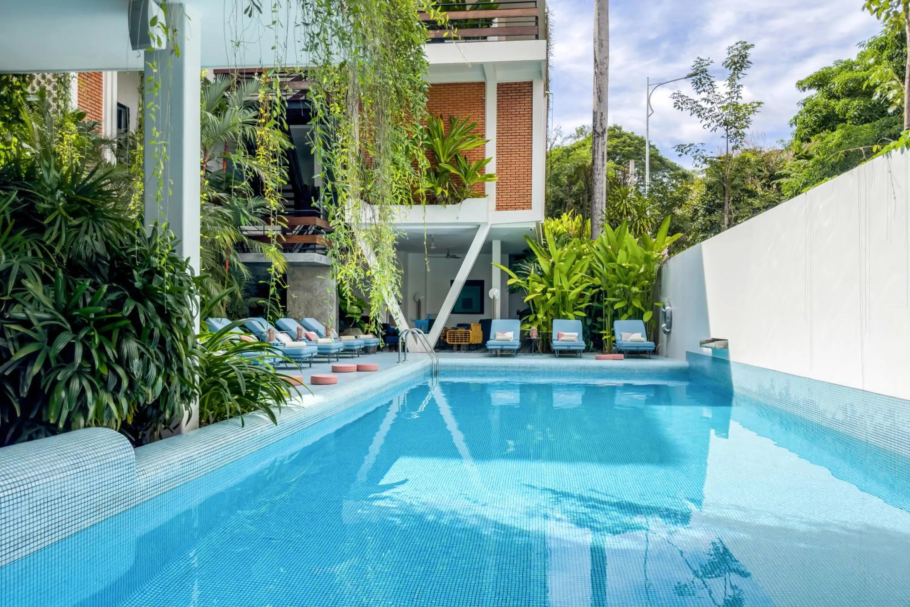 Swimming pool in Viroth's Villa