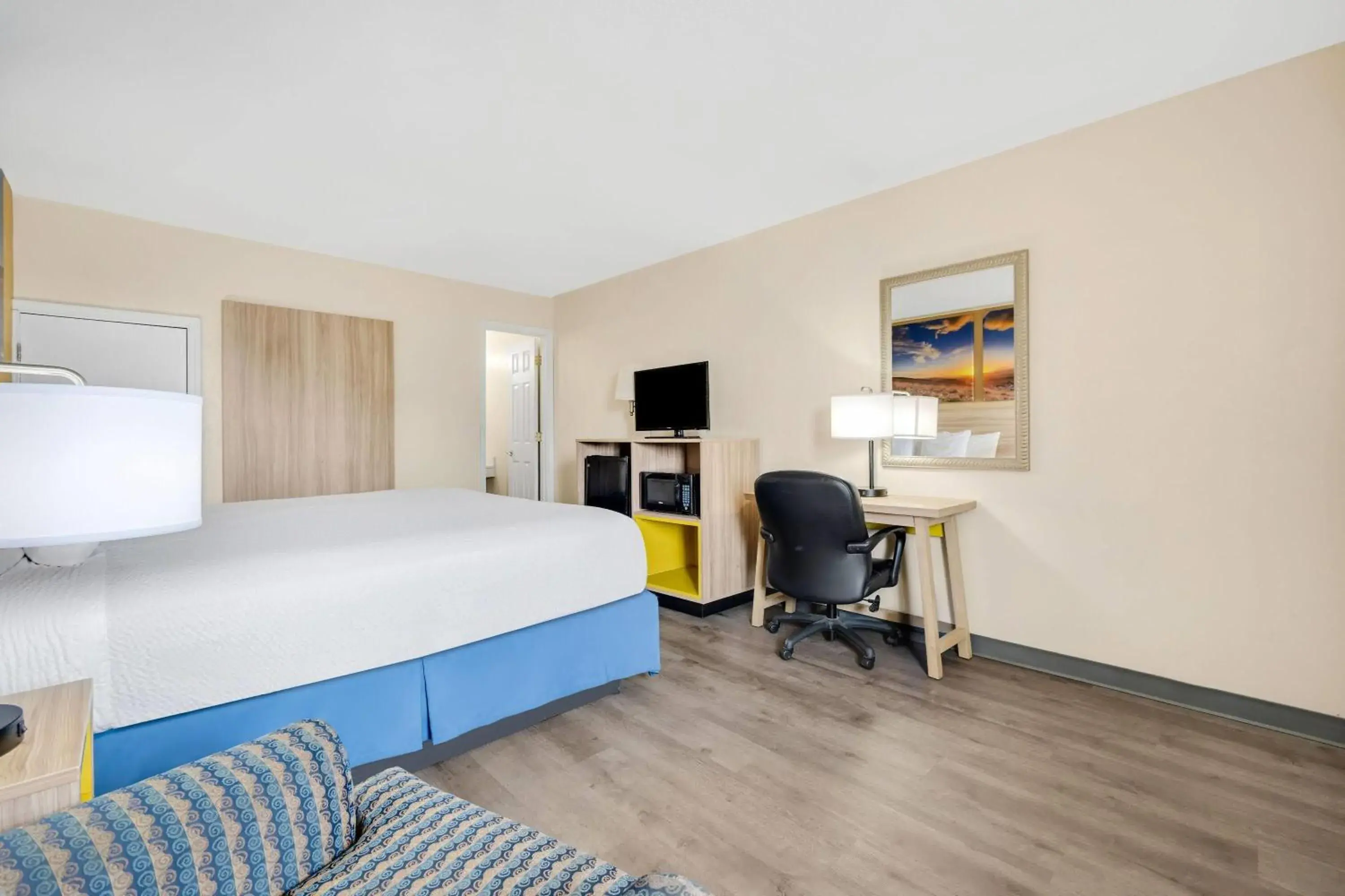 Bed in Days Inn by Wyndham Fort Wayne Bed in Days Inn by Wyndham Fort Wayne