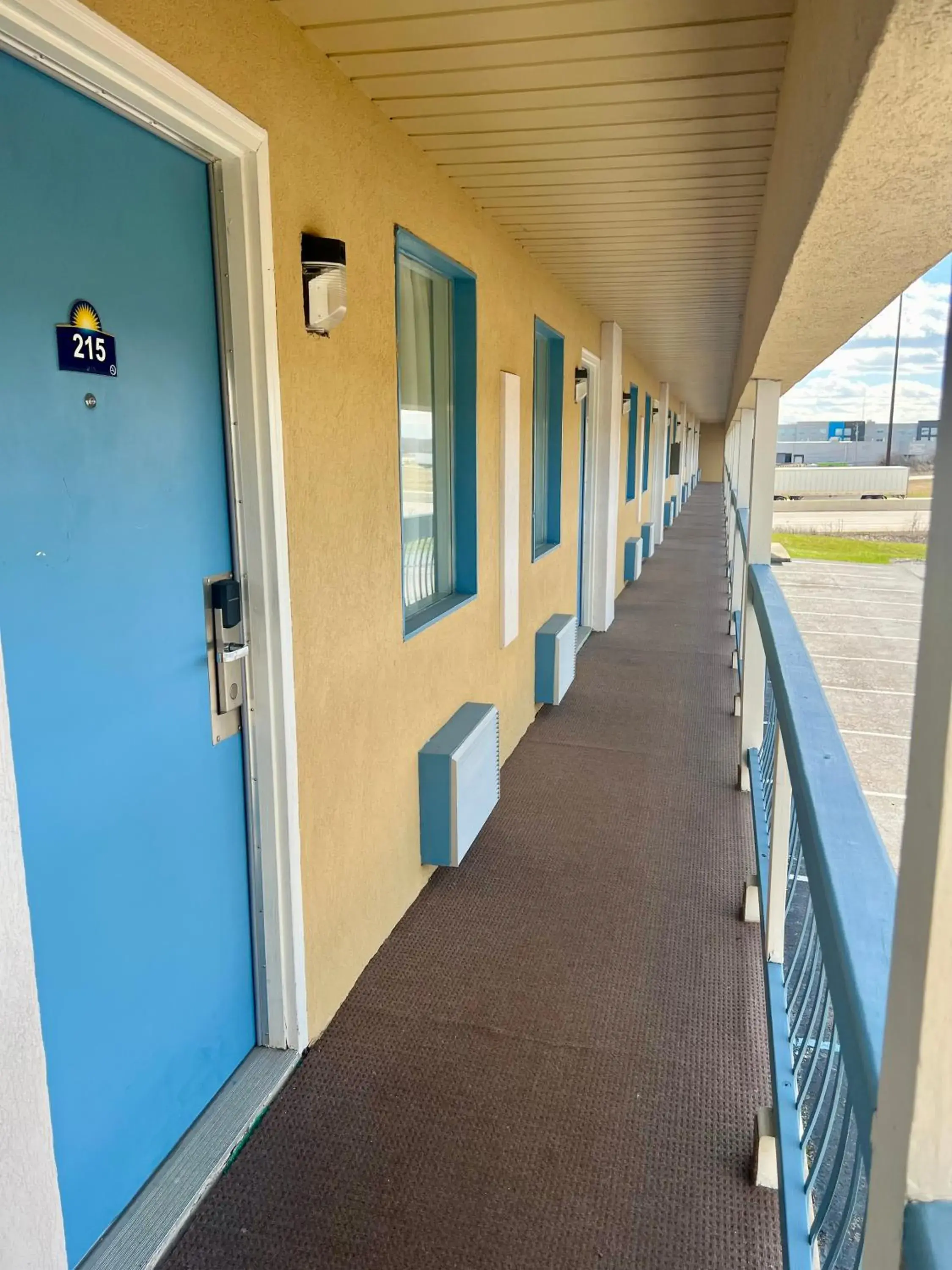 Property building in Days Inn by Wyndham Fort Wayne Property building in Days Inn by Wyndham Fort Wayne