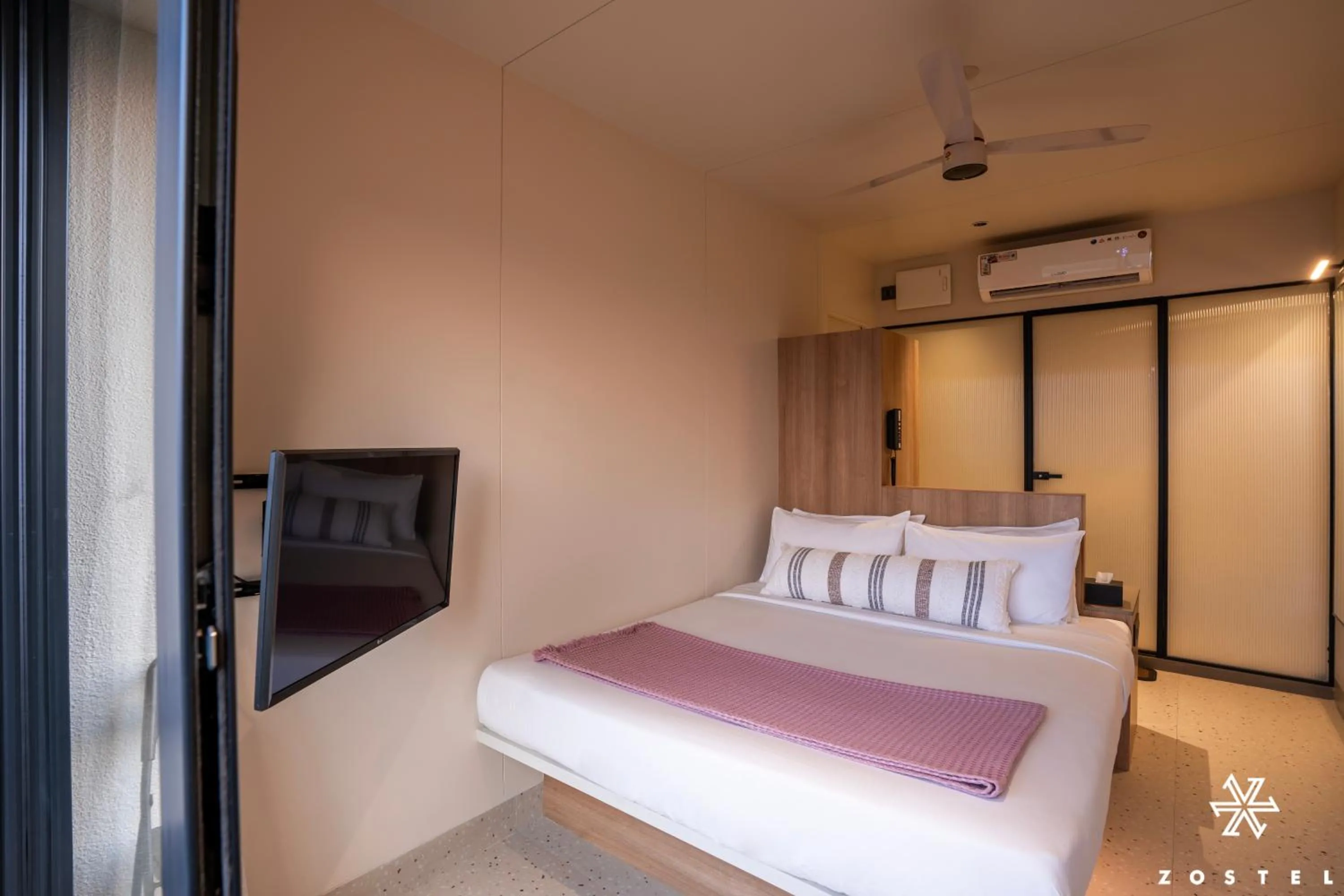 Bedroom, Bed in Zostel Plus Panchgani