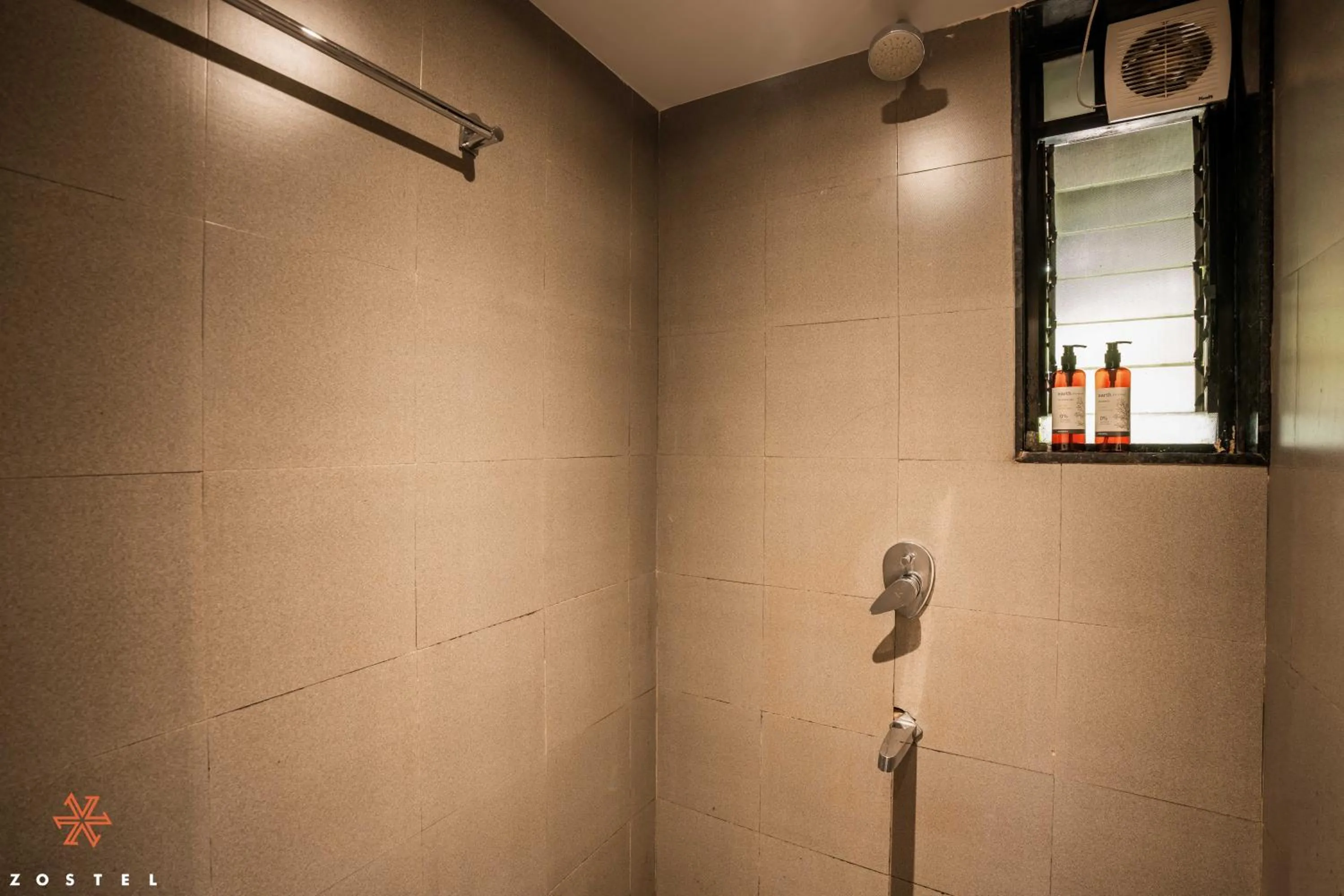 Shower in Zostel Plus Panchgani