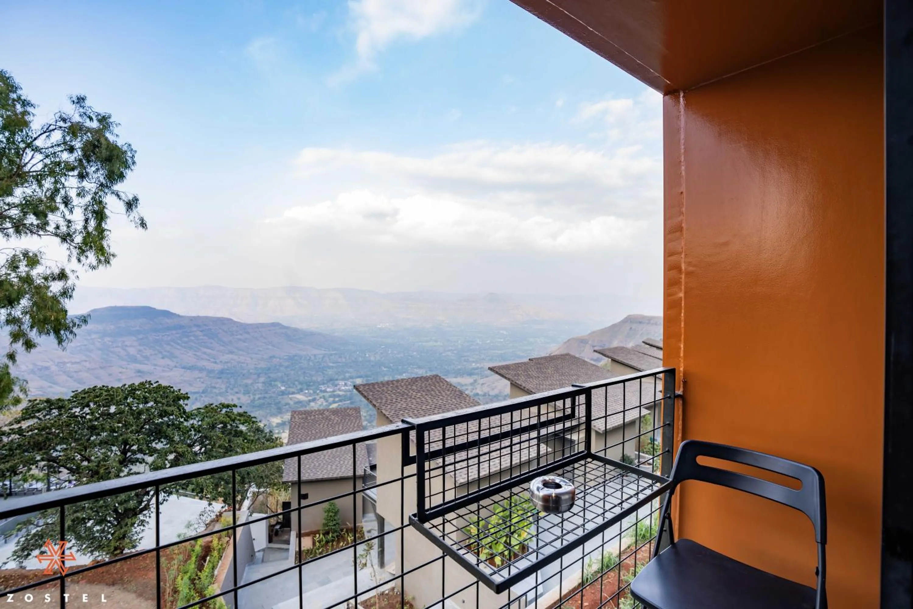 Balcony/Terrace in Zostel Plus Panchgani