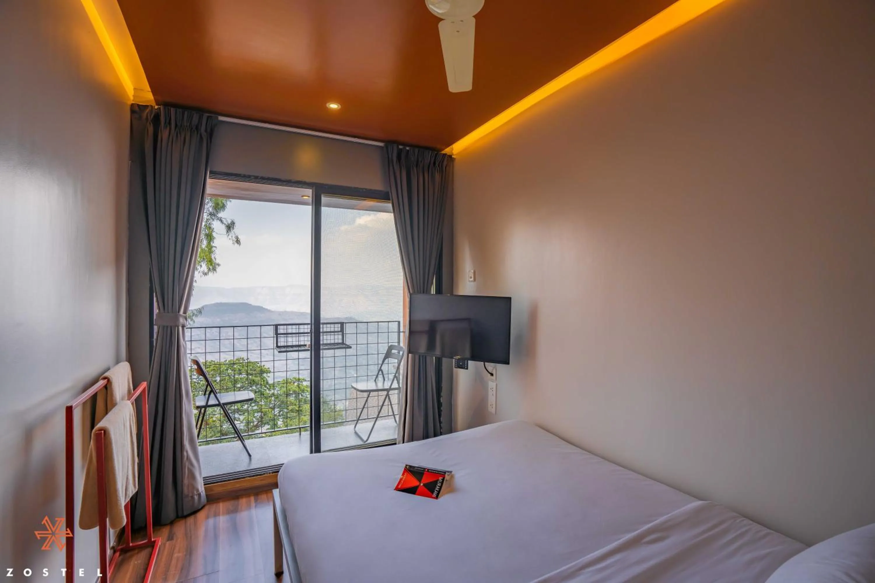 Bed in Zostel Plus Panchgani