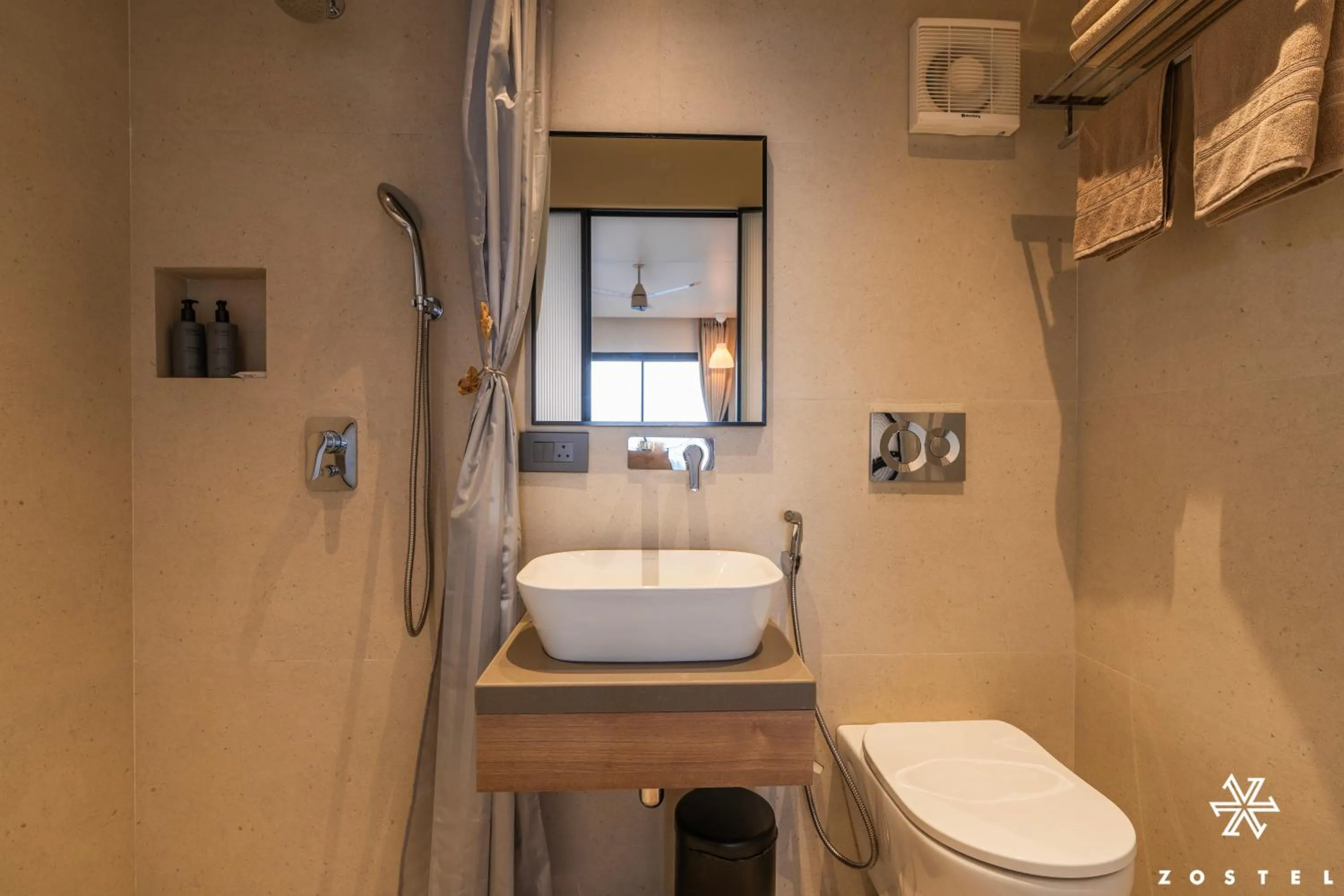 Toilet in Zostel Plus Panchgani