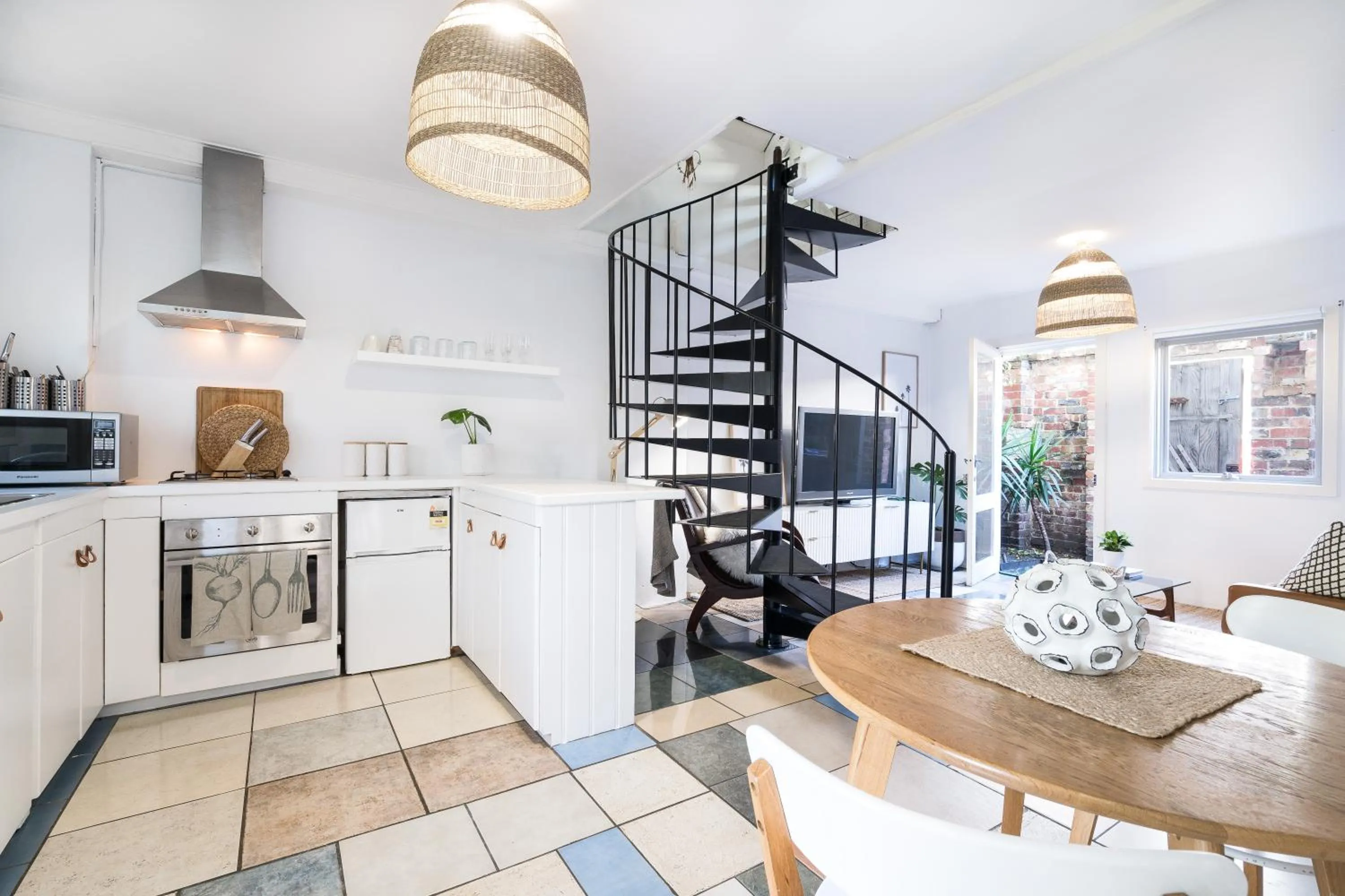 Kitchen or kitchenette in Amazing Apartment, Beautiful Location - FREE WIFI