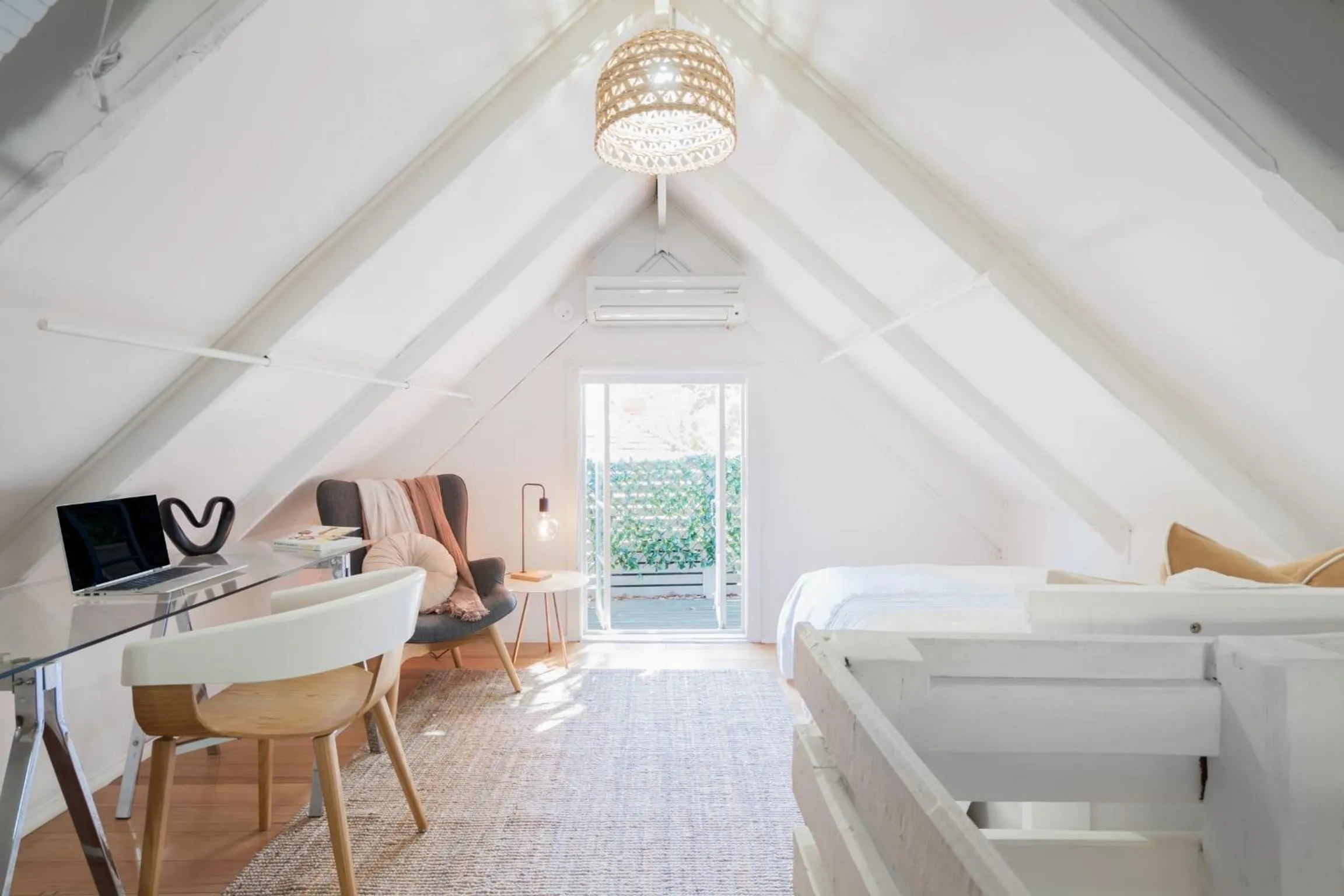 Bed in Amazing Apartment, Beautiful Location - FREE WIFI