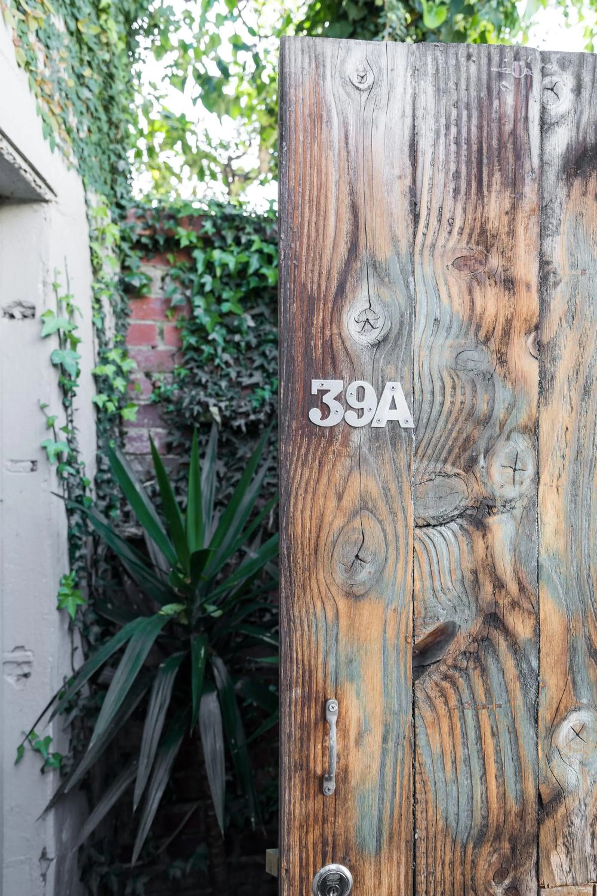 Facade/entrance in Amazing Apartment, Beautiful Location - FREE WIFI