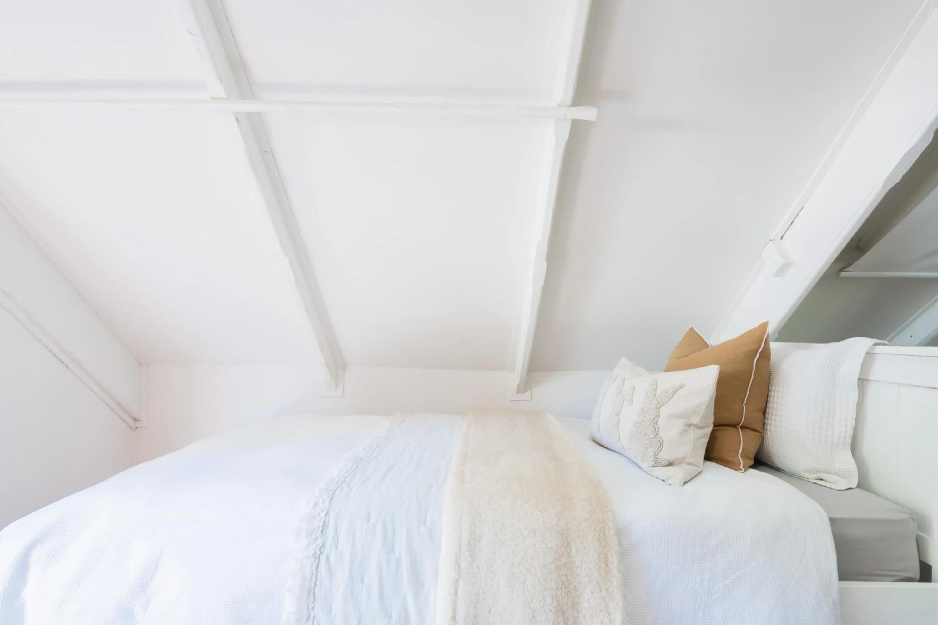 Bed in Amazing Apartment, Beautiful Location - FREE WIFI