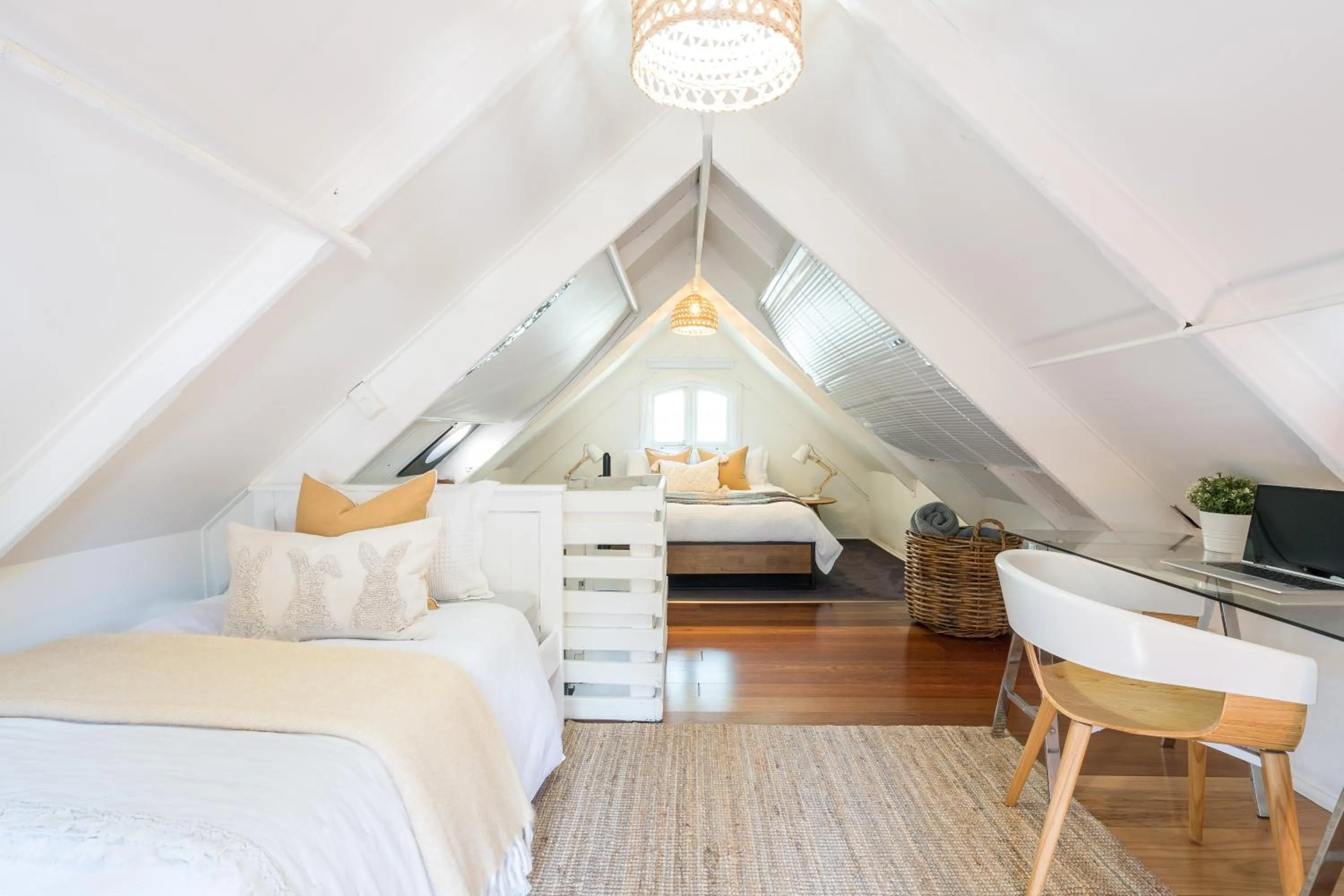 Bedroom, Bed in Amazing Apartment, Beautiful Location - FREE WIFI