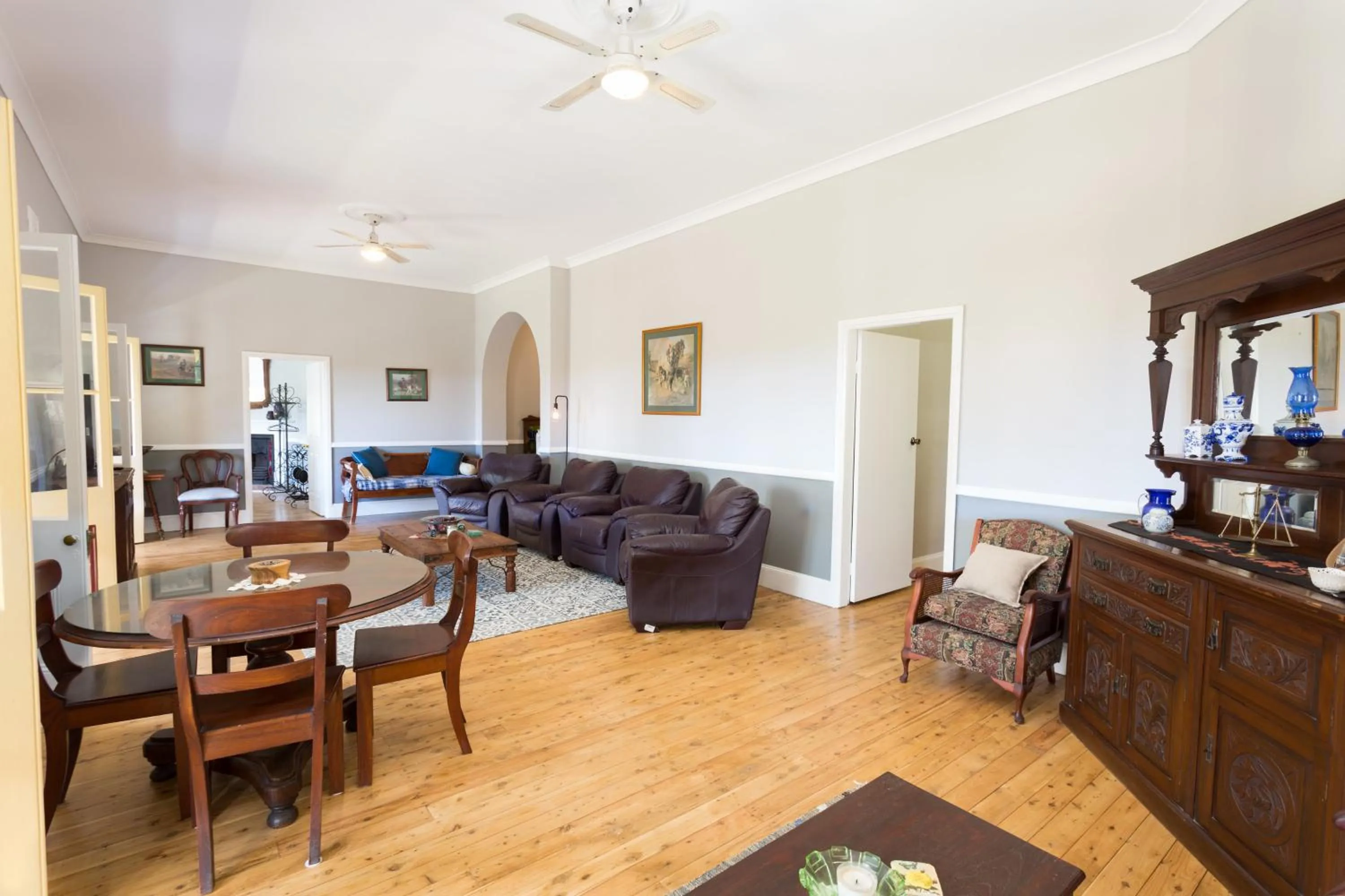 Communal lounge/ TV room in Palmyra B&B