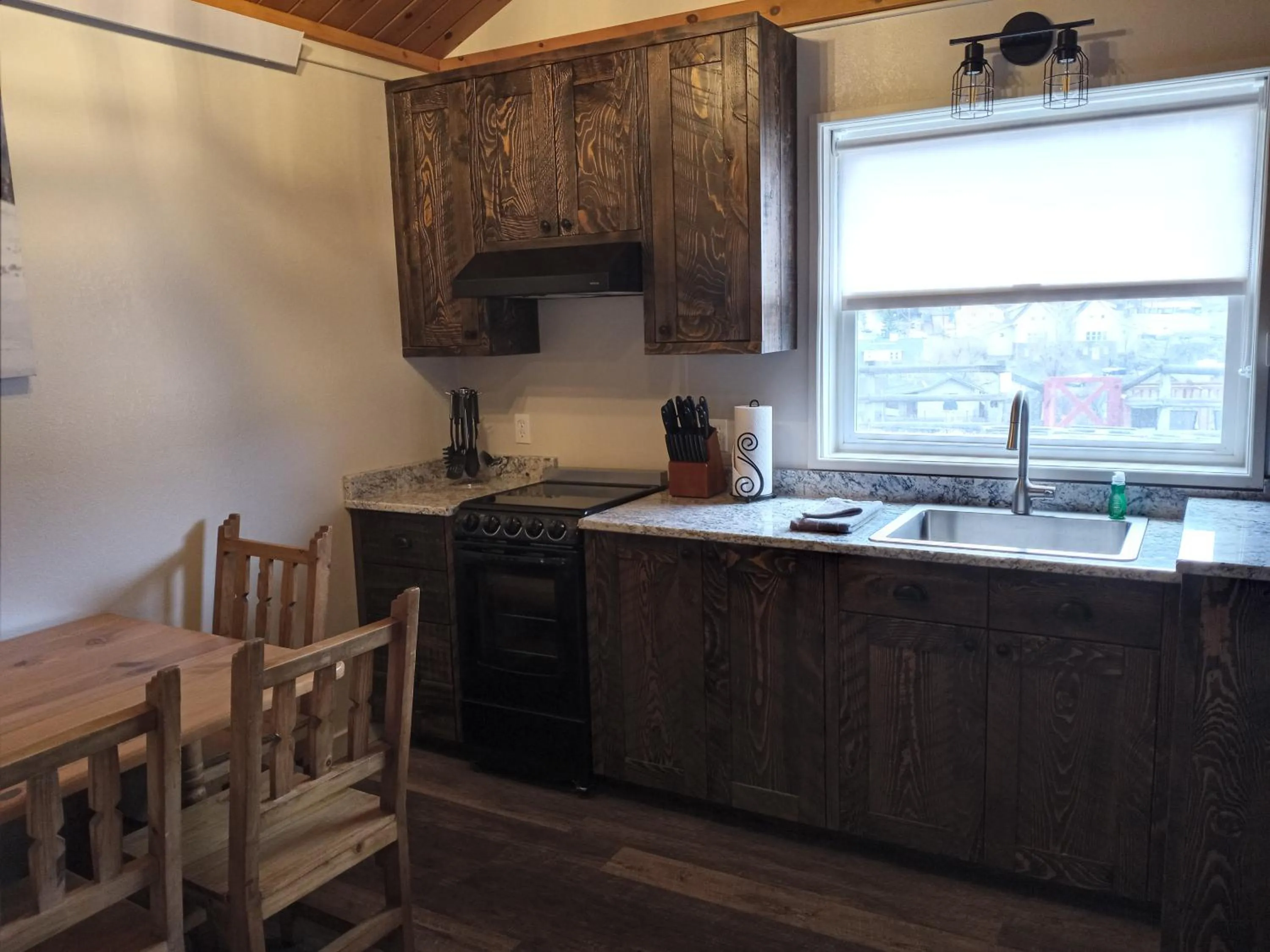 Yellowstone Riverside Cottages