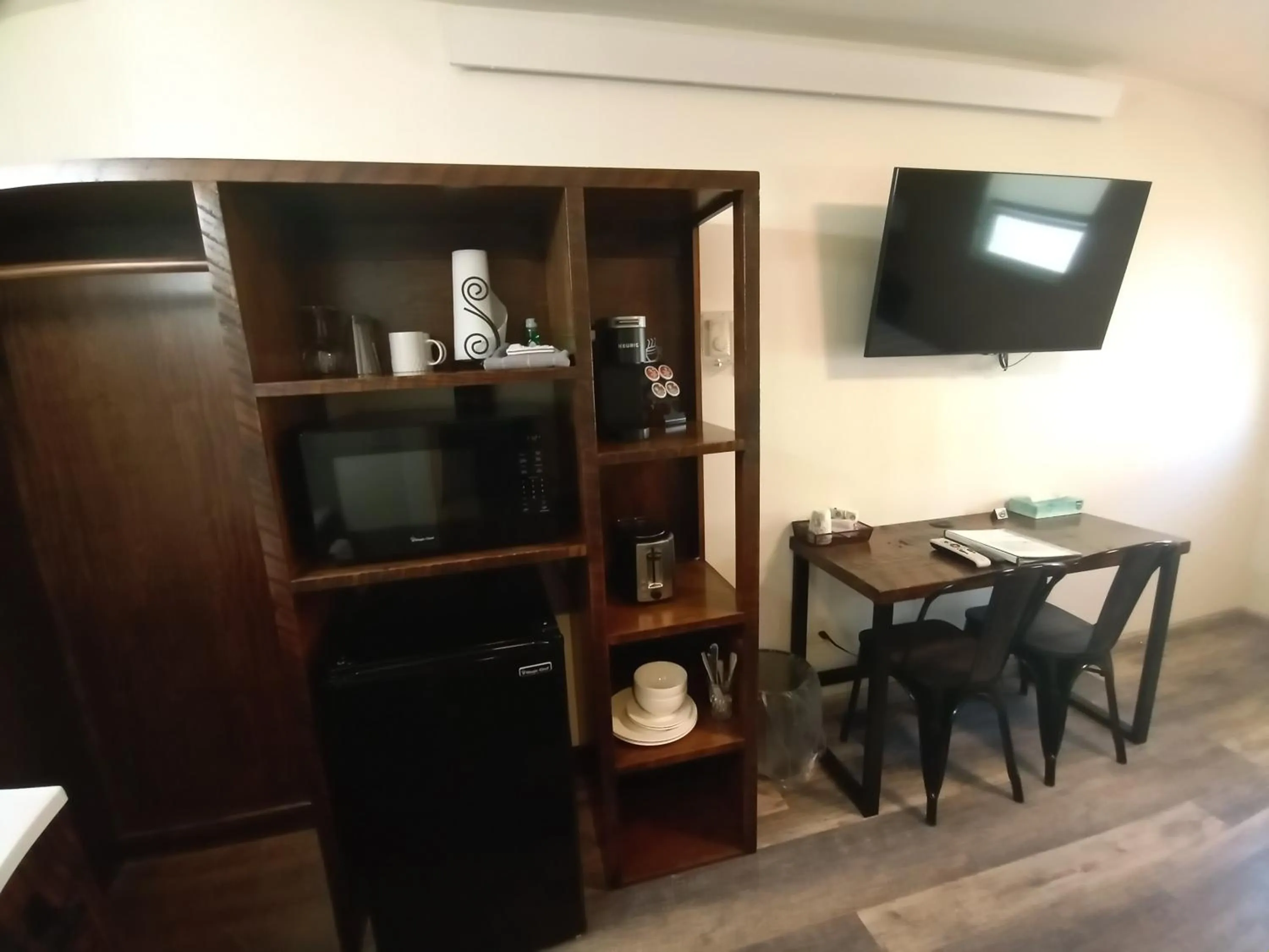 Yellowstone Riverside Cottages