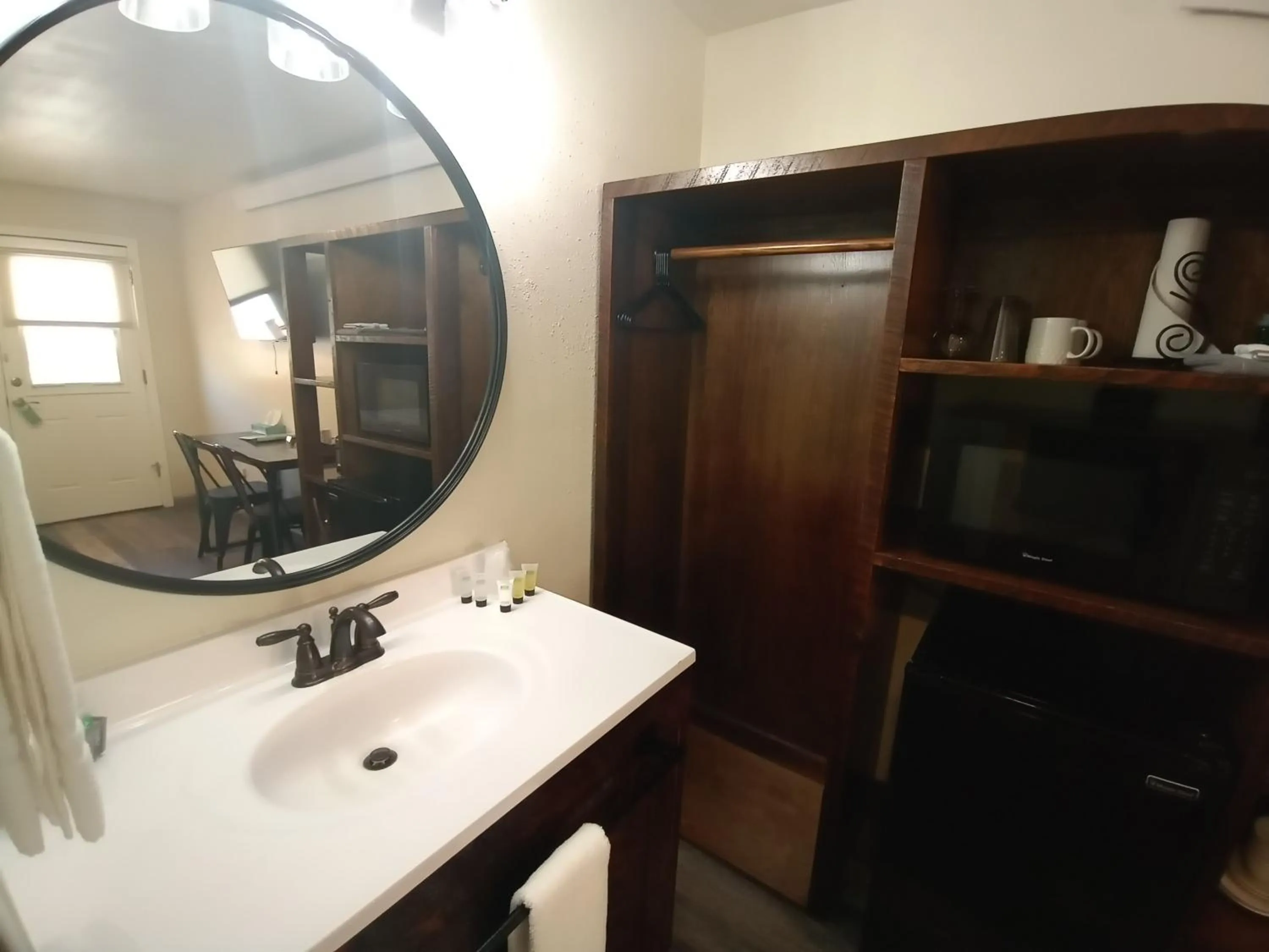 Yellowstone Riverside Cottages