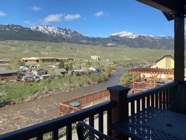 Yellowstone Riverside Cottages