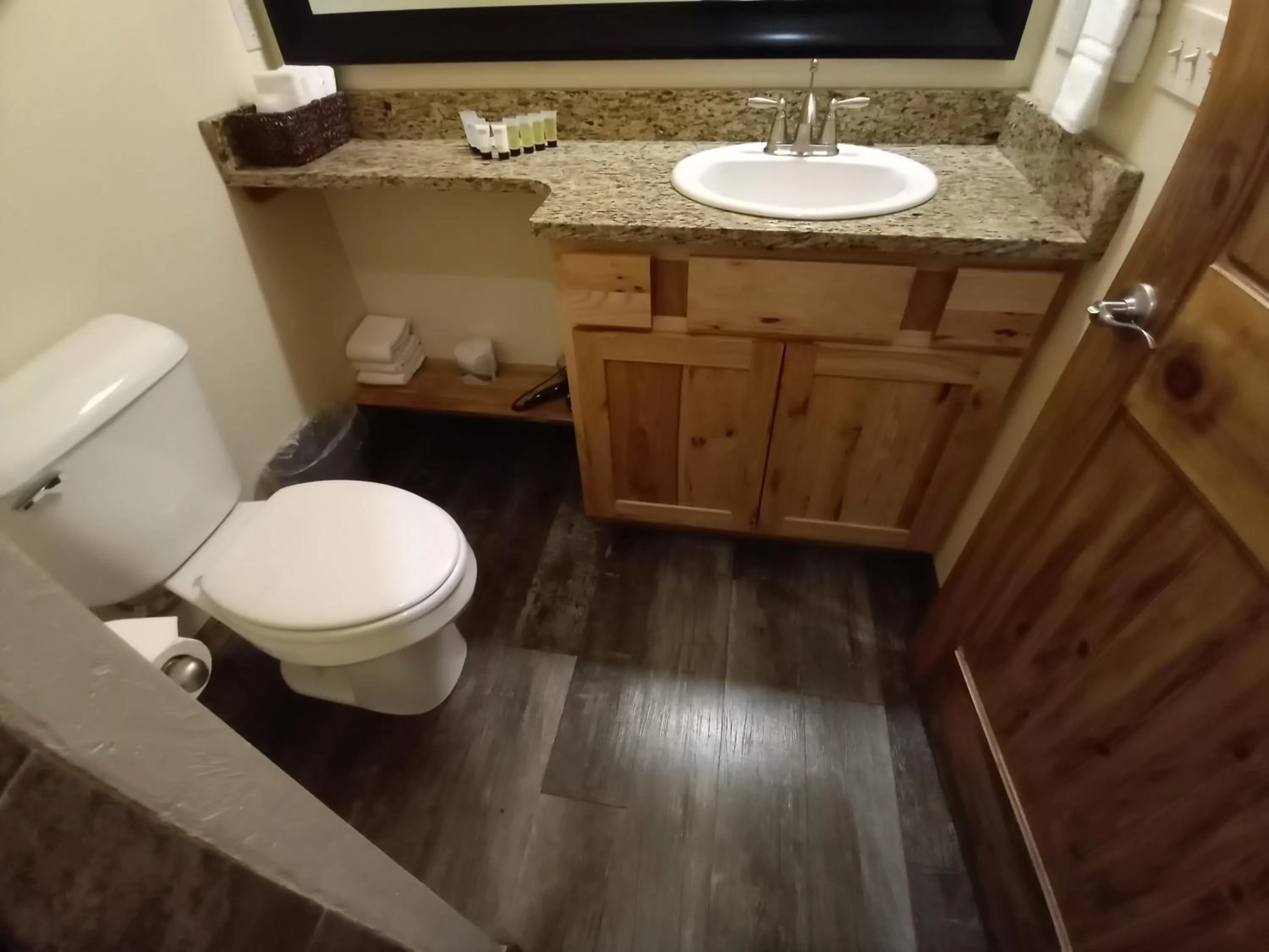 Bathroom in Yellowstone Riverside Cottages