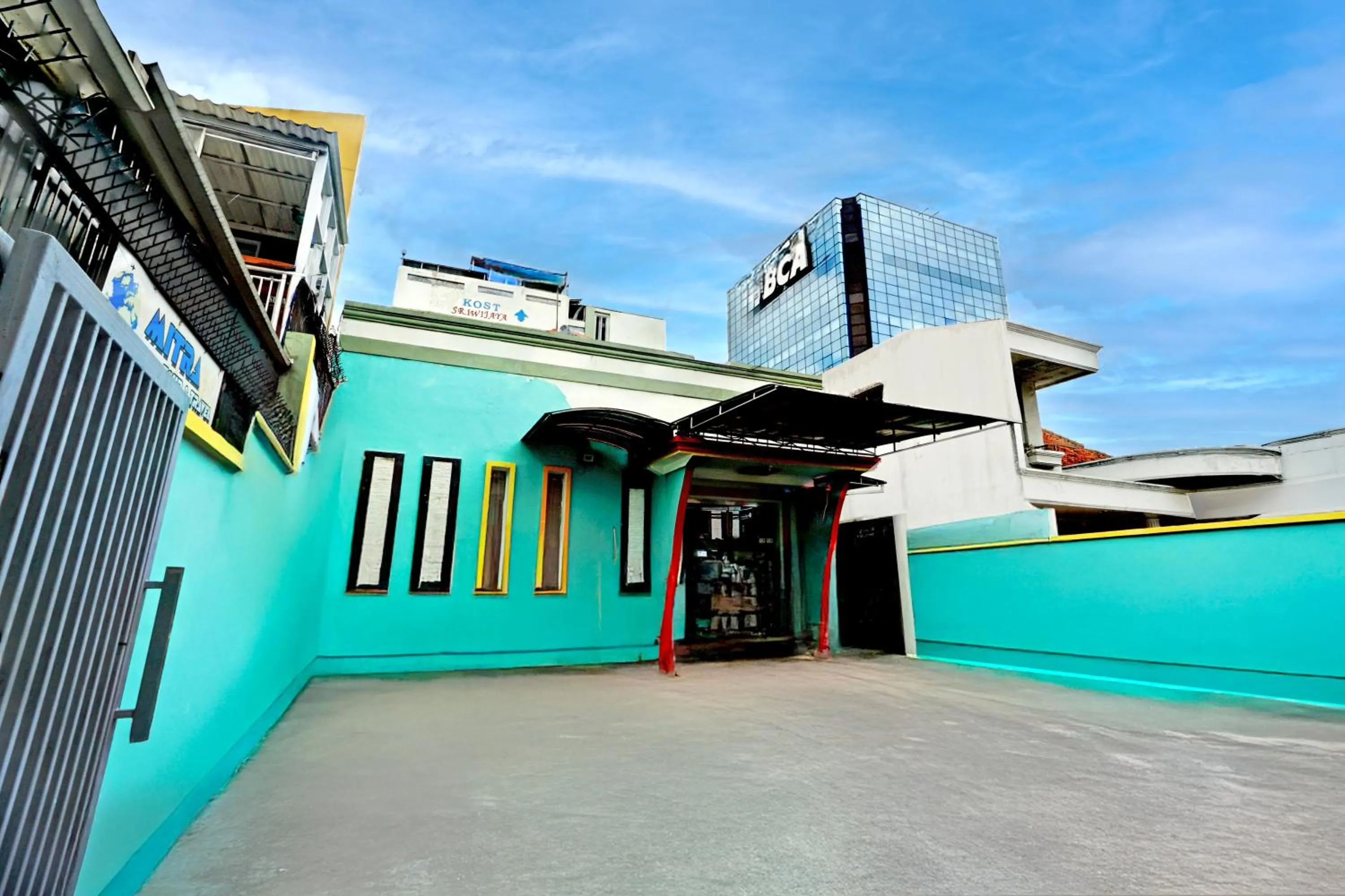 Property building in Hotel O Tegalsari Near Tunjungan Plaza