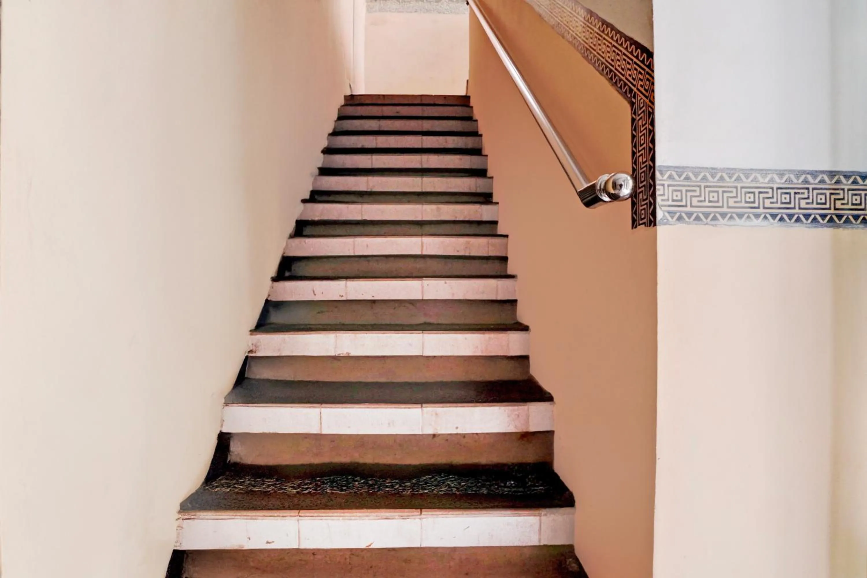 Lobby or reception in Hotel O Tegalsari Near Tunjungan Plaza