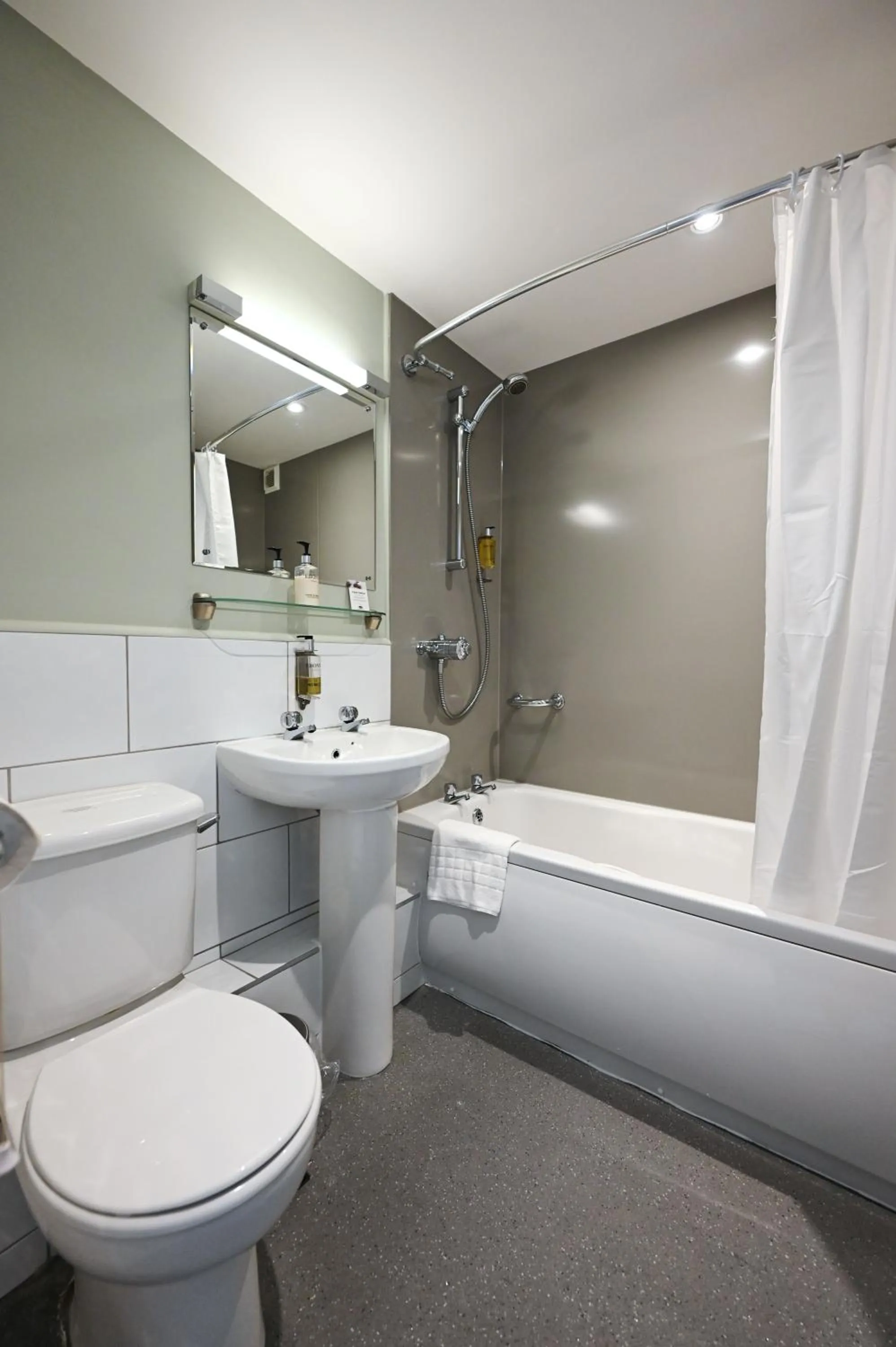 Bathroom in Dovey Inn