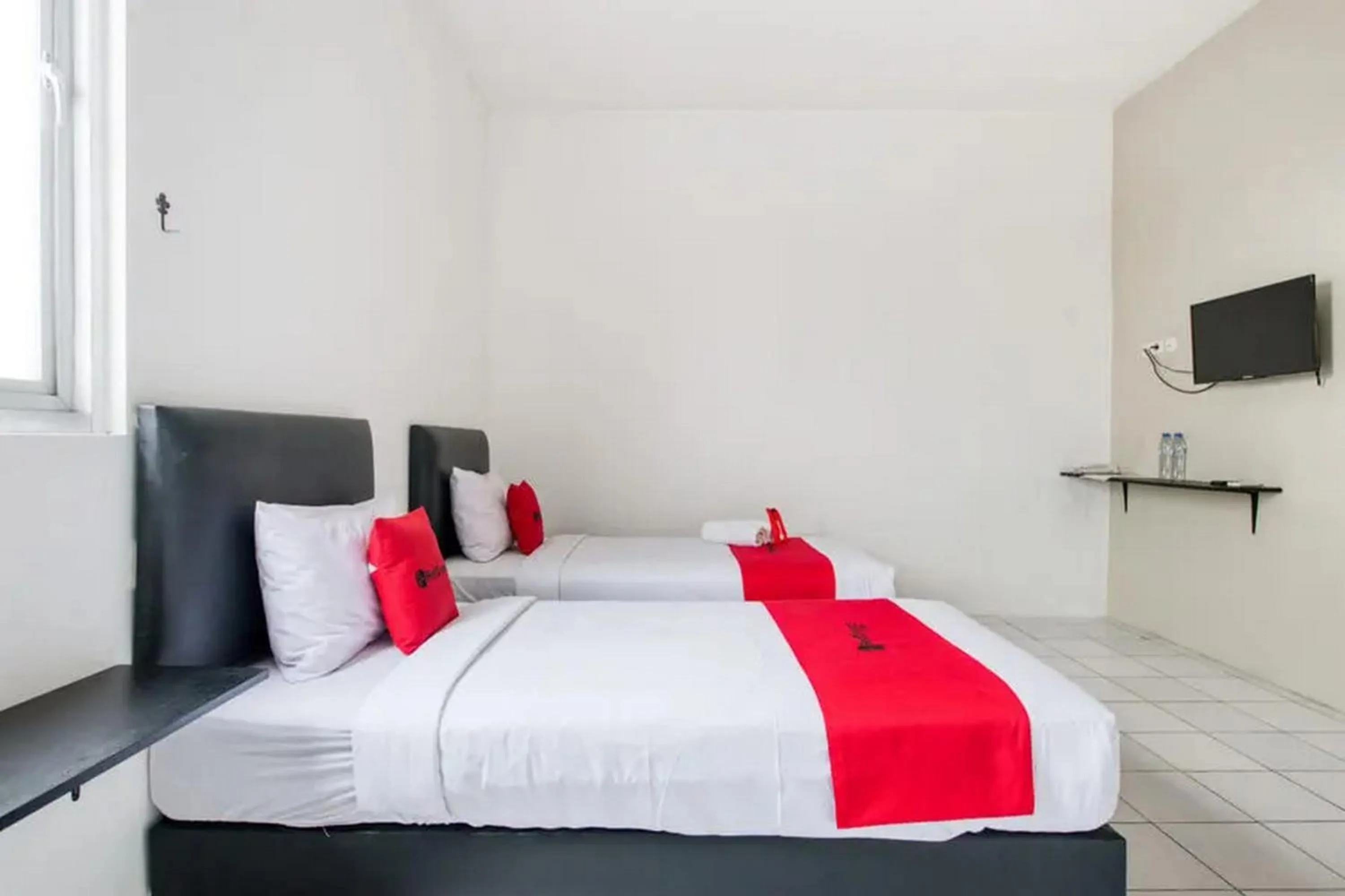 Bedroom, Bed in RedDoorz Plus near Galaxy Mall