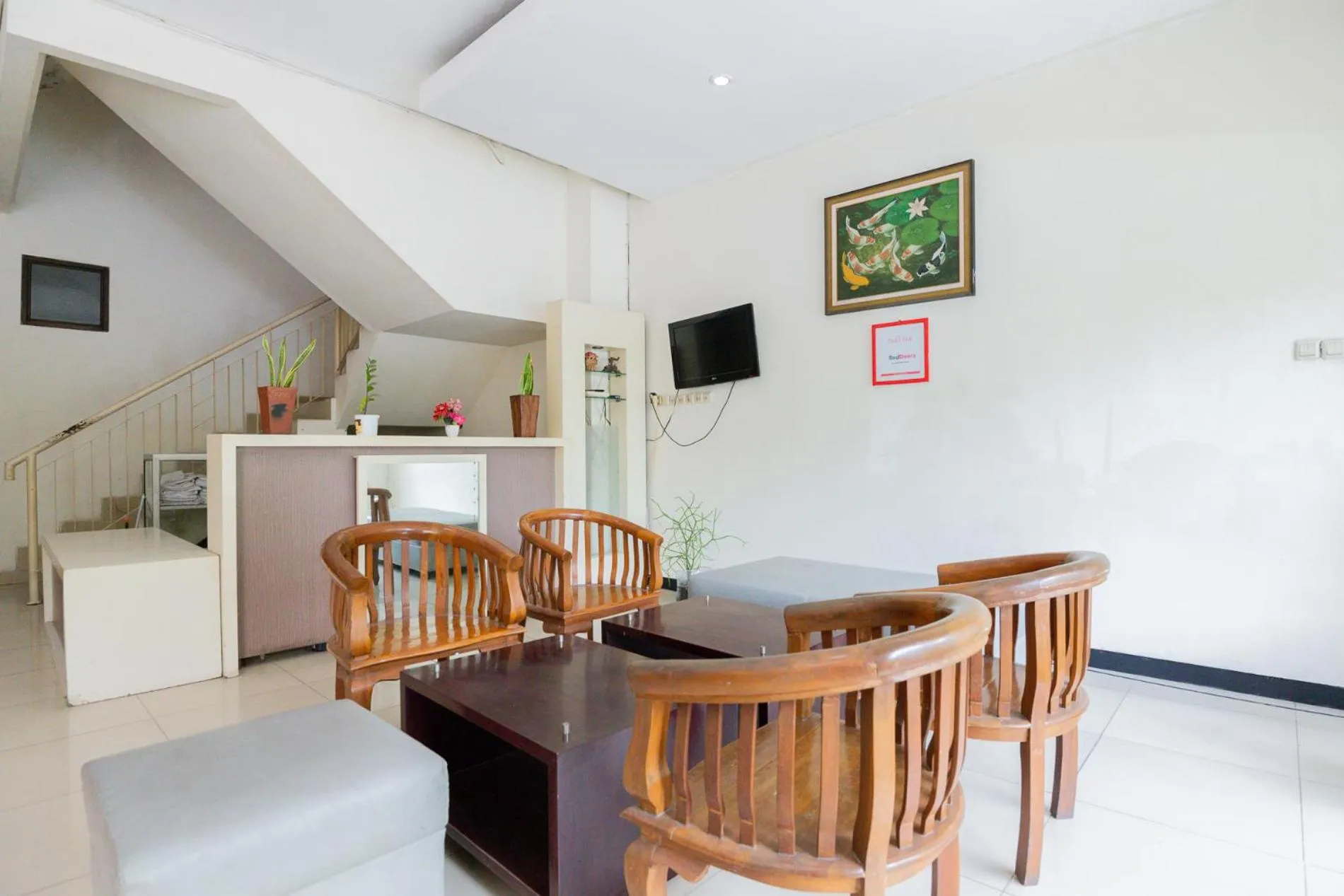 Lobby or reception in RedDoorz @ Raya Ngagel 2