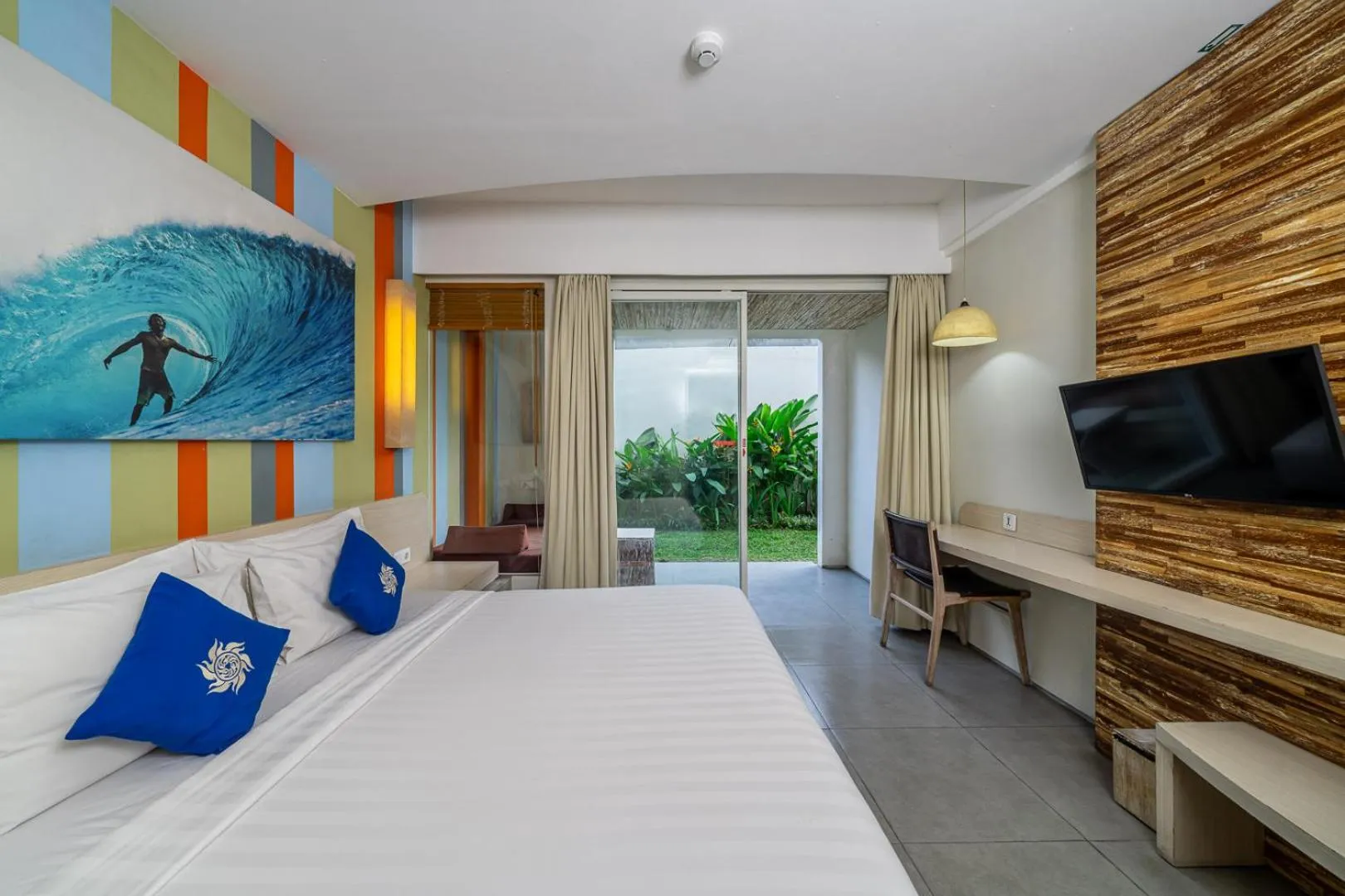 Bedroom, Bed in Bliss Surfer Hotel Legian