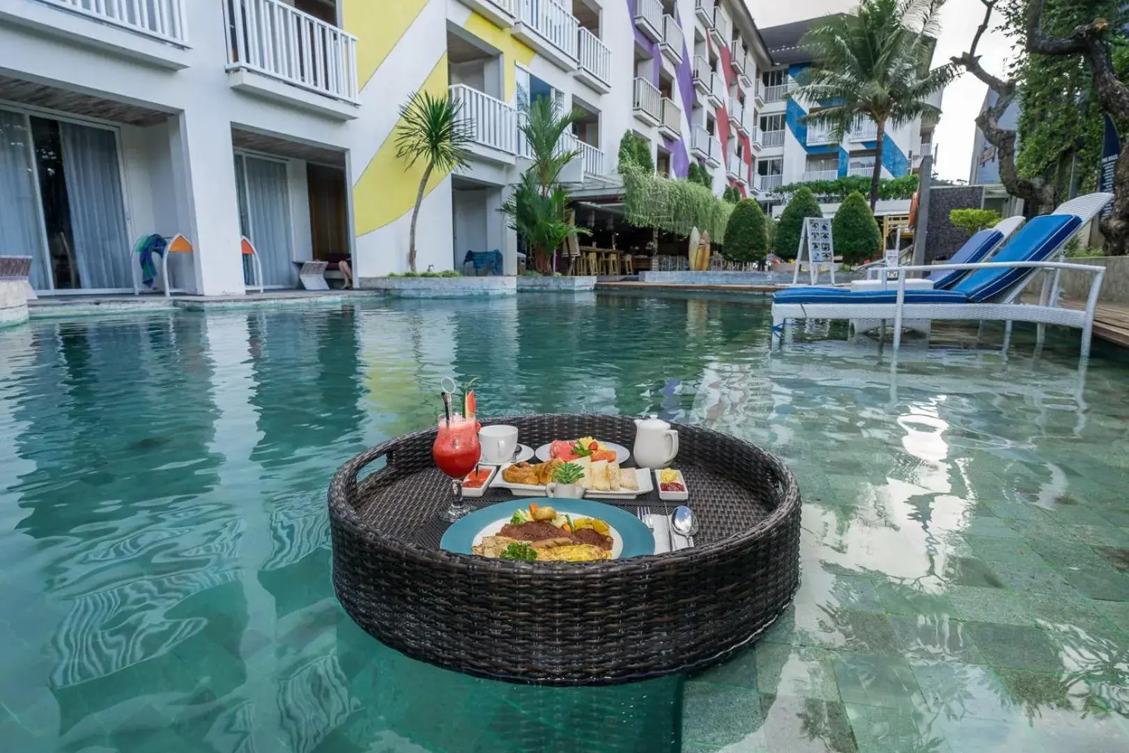 Food and drinks in Bliss Surfer Hotel Legian Food and drinks in Bliss Surfer Hotel Legian