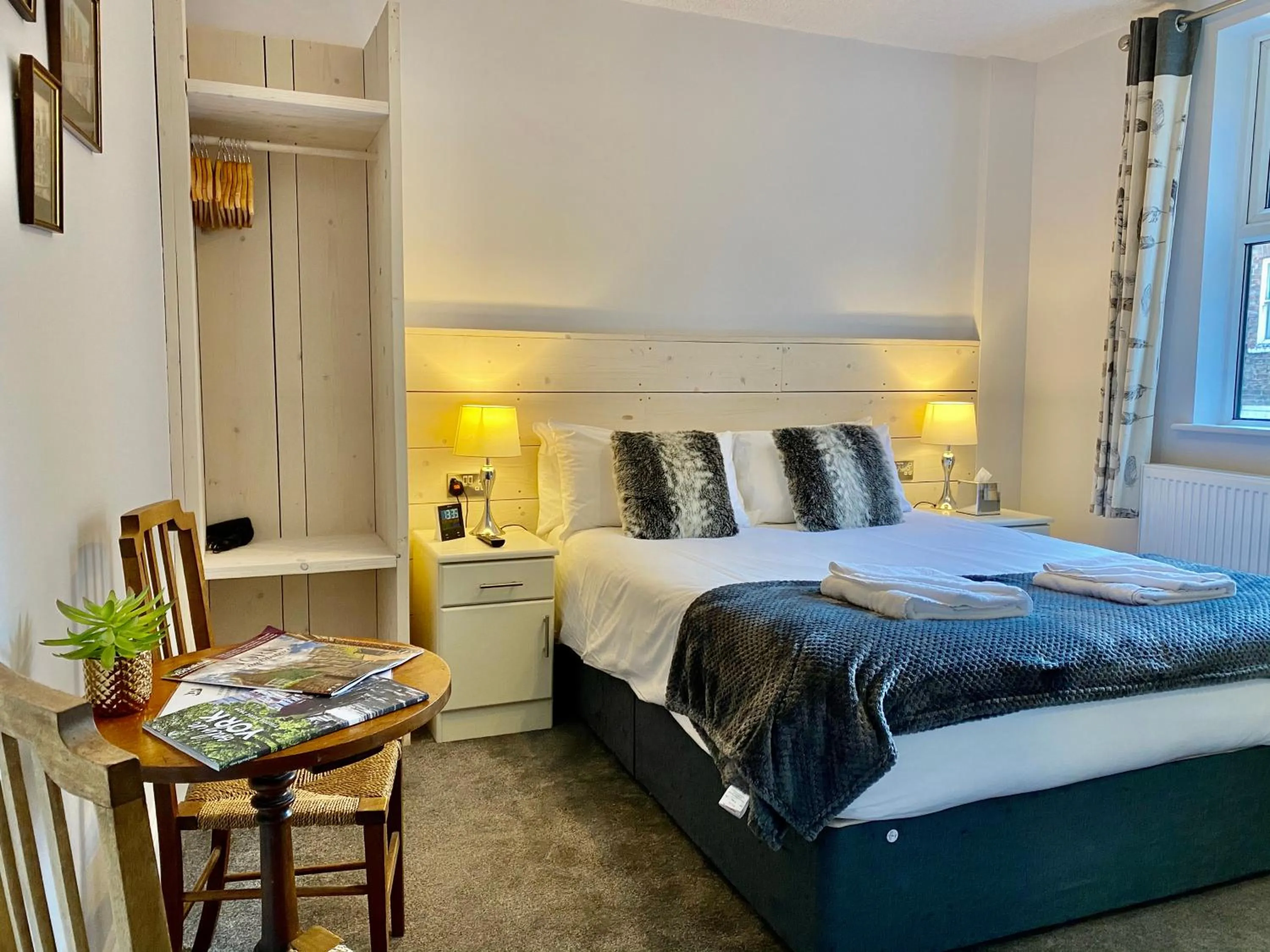 Bedroom, Bed in Vikings Accommodation