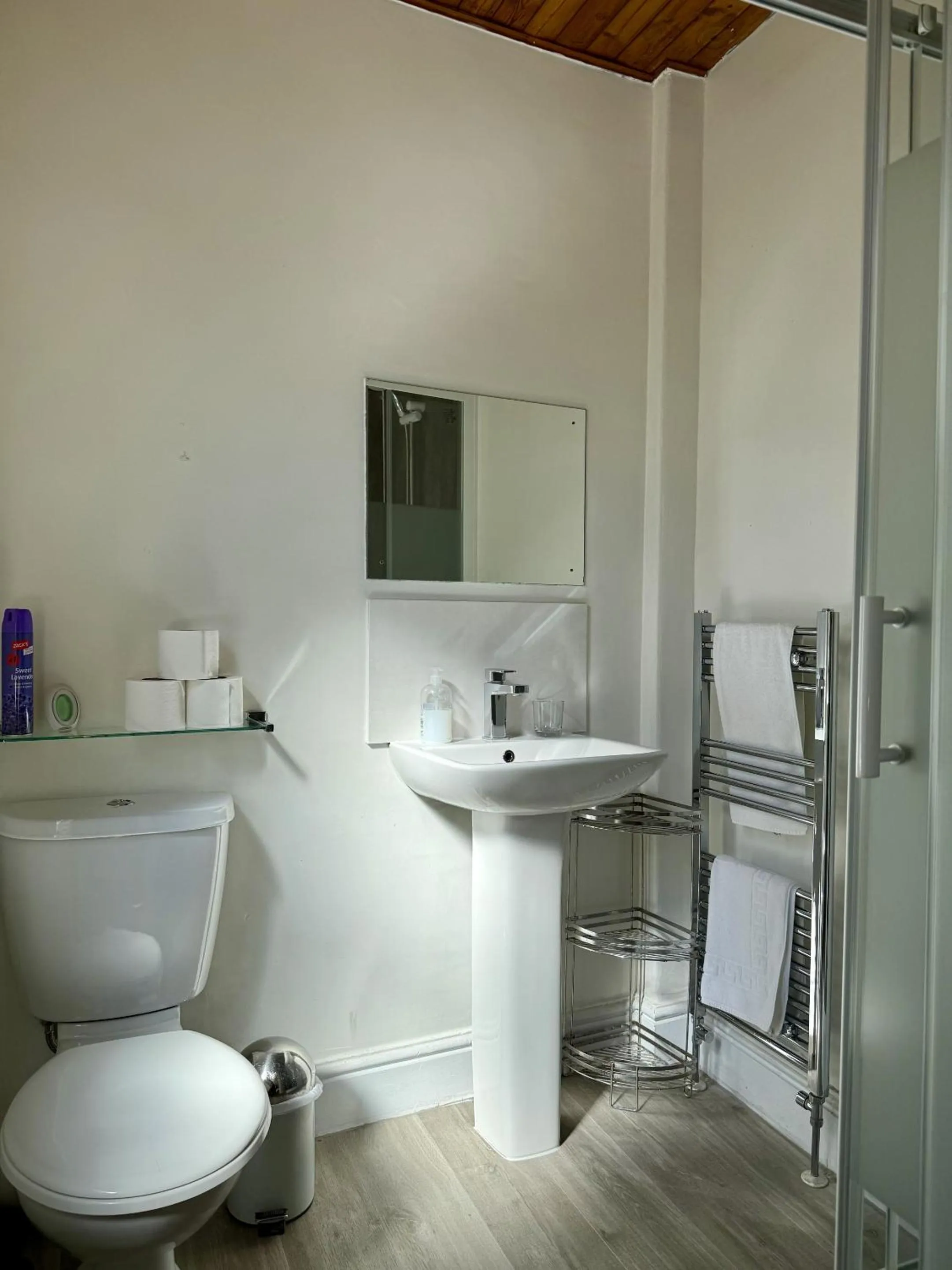 Bathroom in Vikings Accommodation