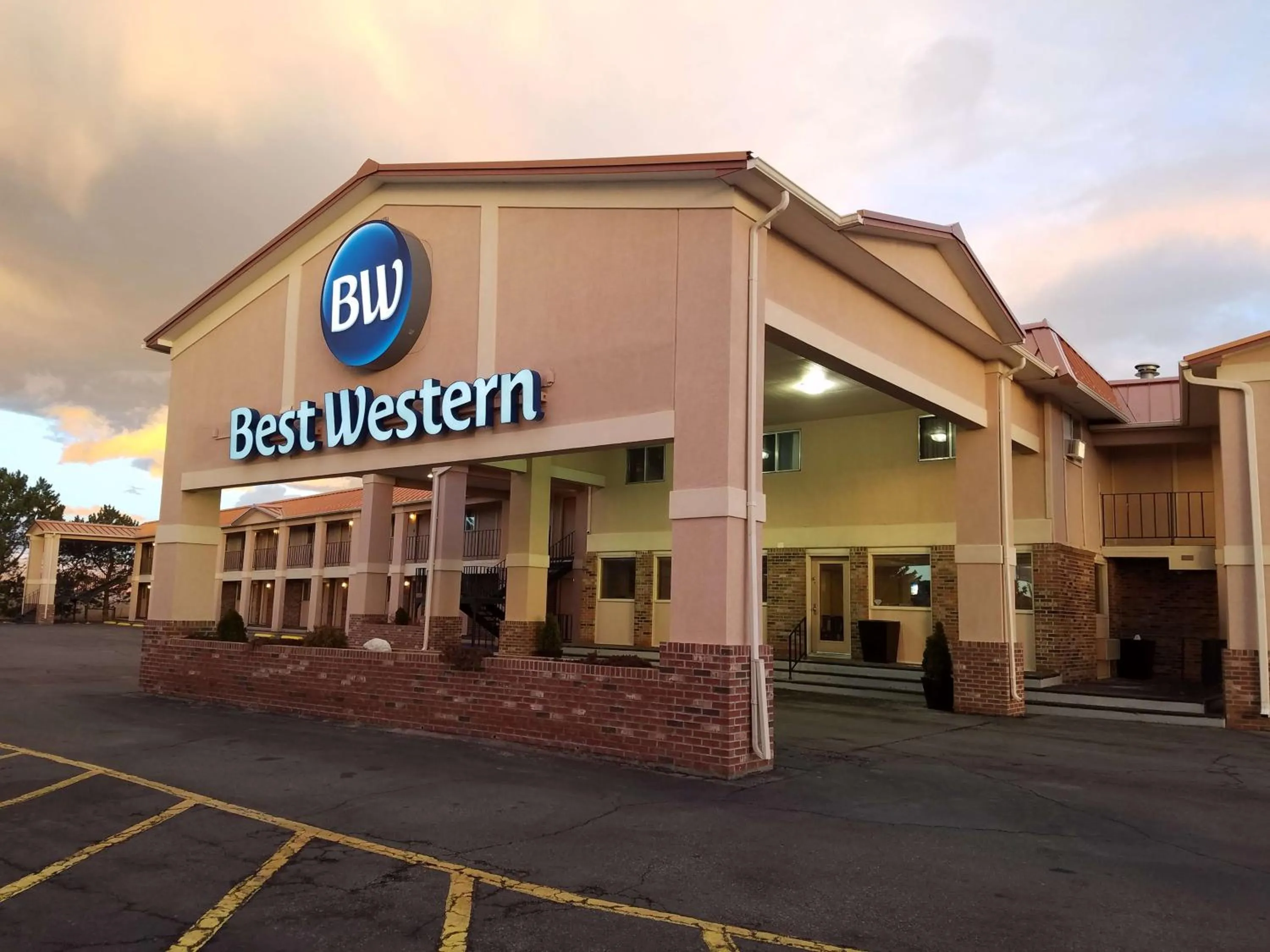 Property building in Best Western Torchlite