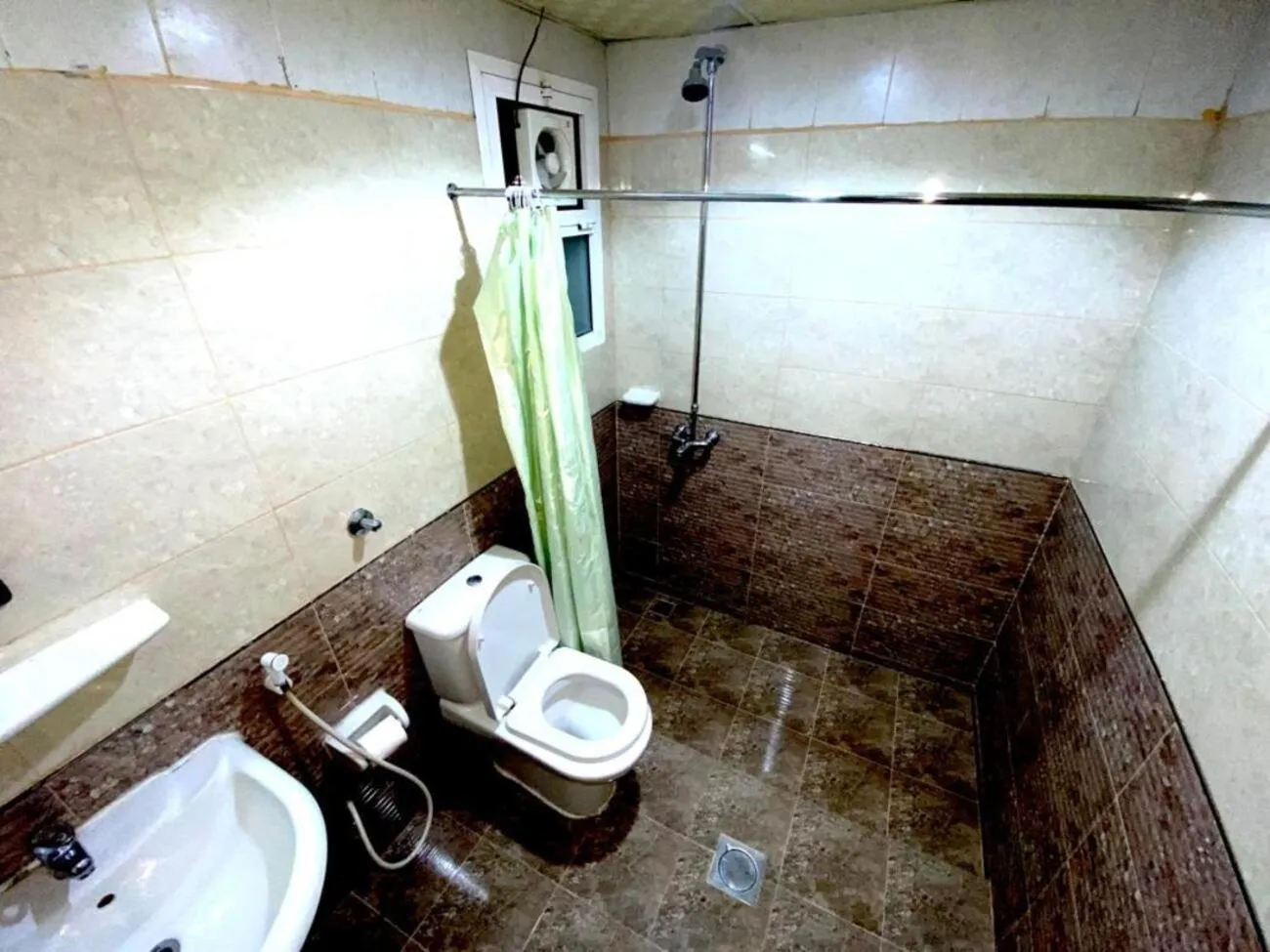 Bathroom in Savoy Inn Hotel Apartments