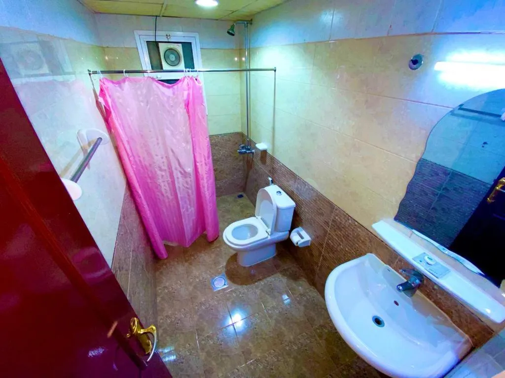 Bathroom in Savoy Inn Hotel Apartments