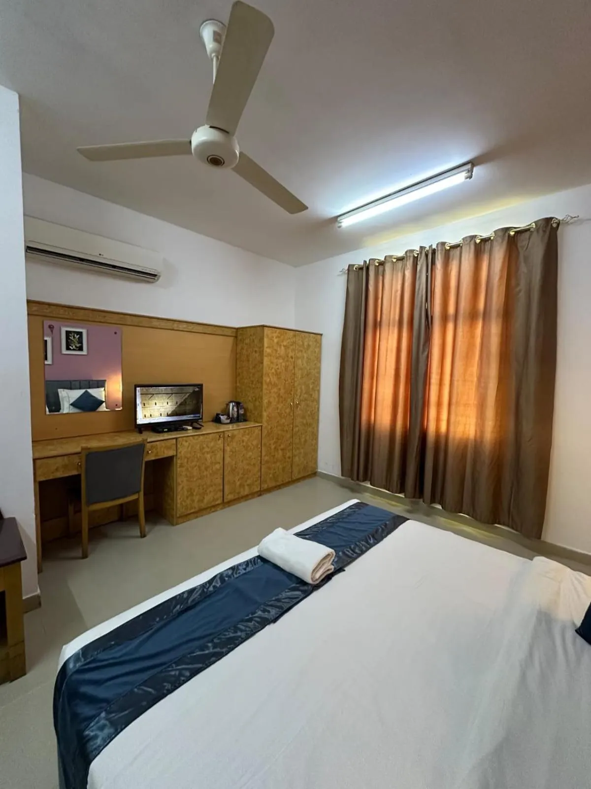 Bed in Savoy Inn Hotel Apartments