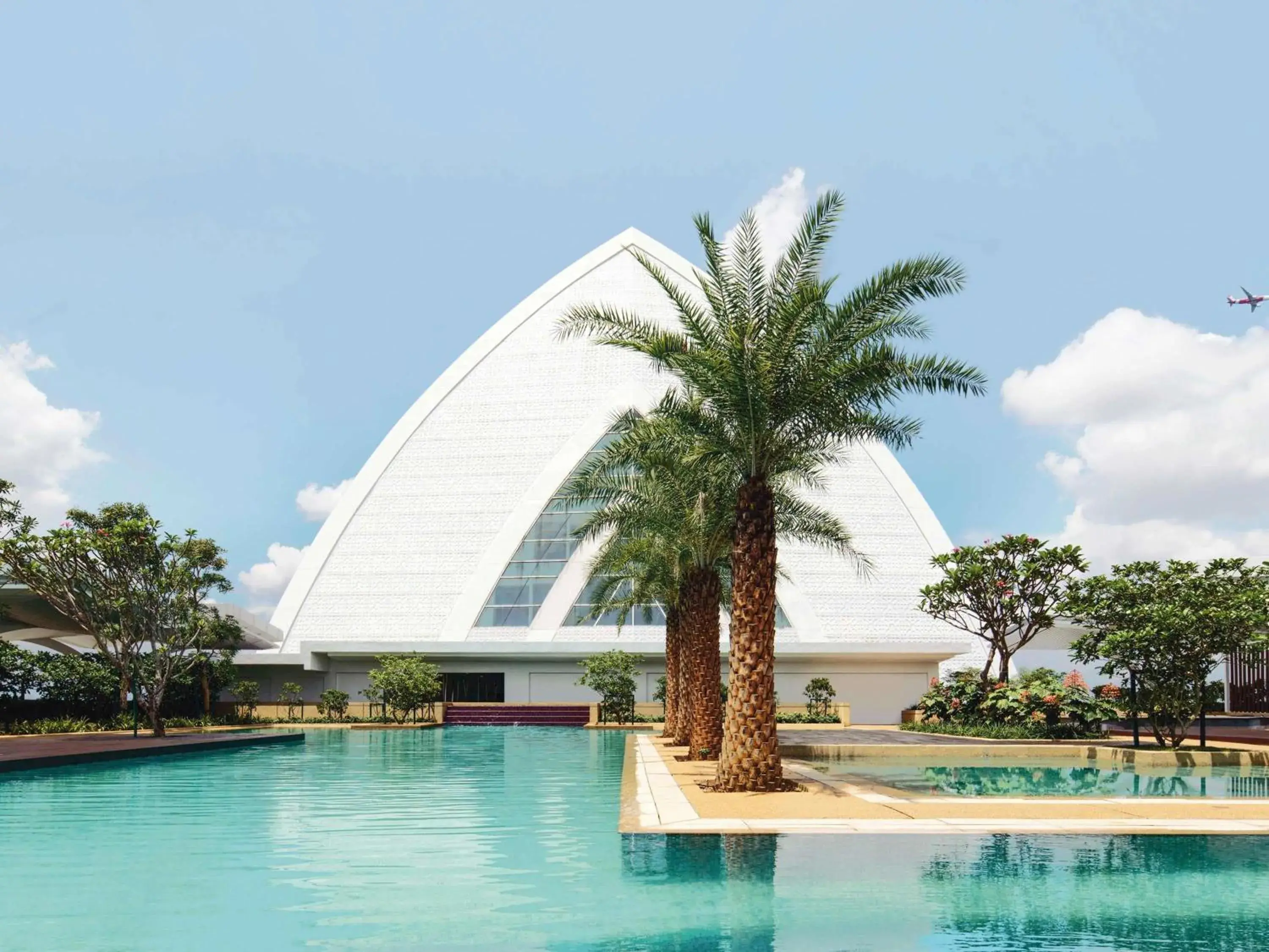 Pool view in Movenpick Hotel & Convention Centre KLIA Pool view in Movenpick Hotel & Convention Centre KLIA