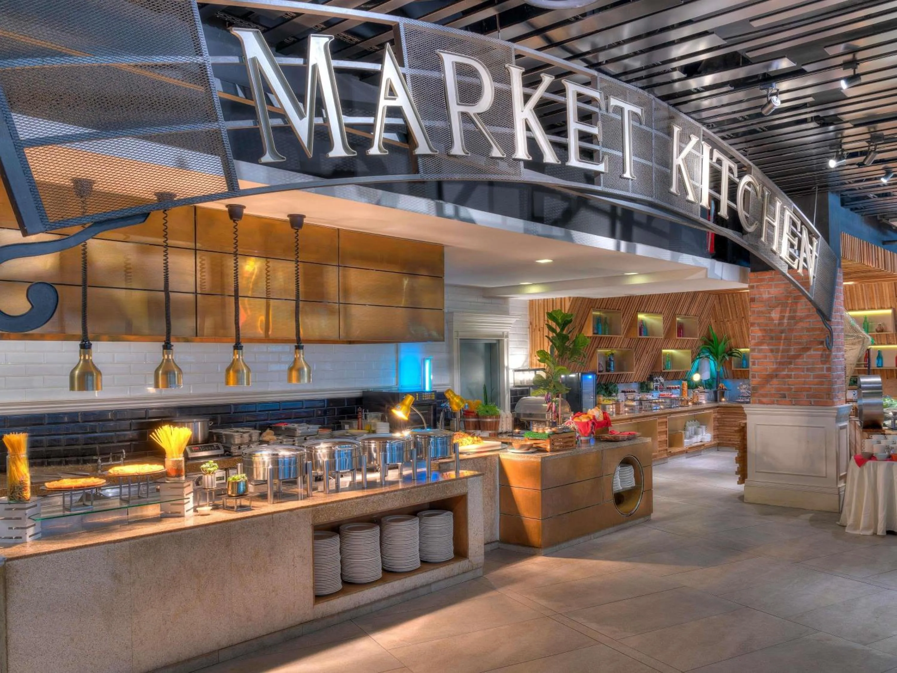 Restaurant/places to eat in Movenpick Hotel & Convention Centre KLIA