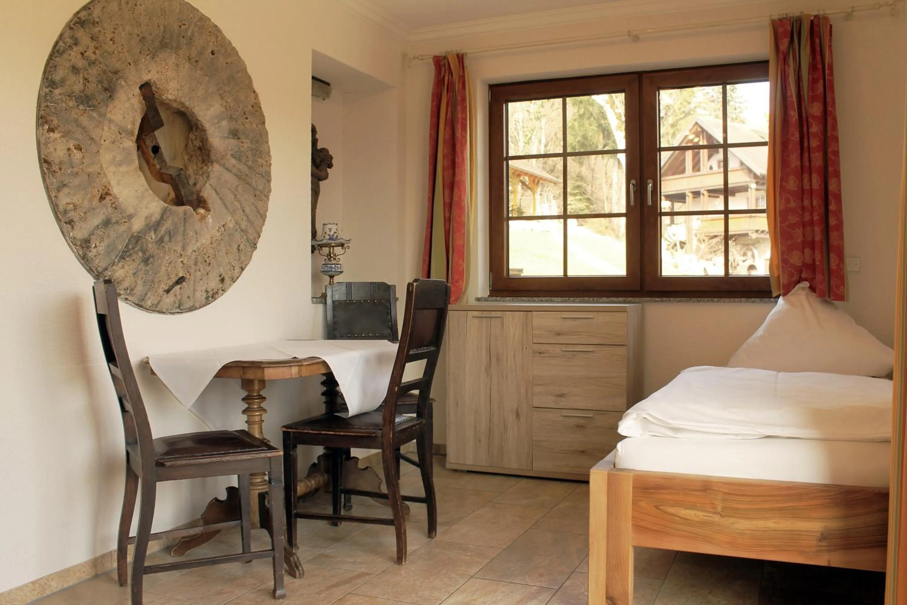 Bed in Erlebnisgastronomie Lochmuhle