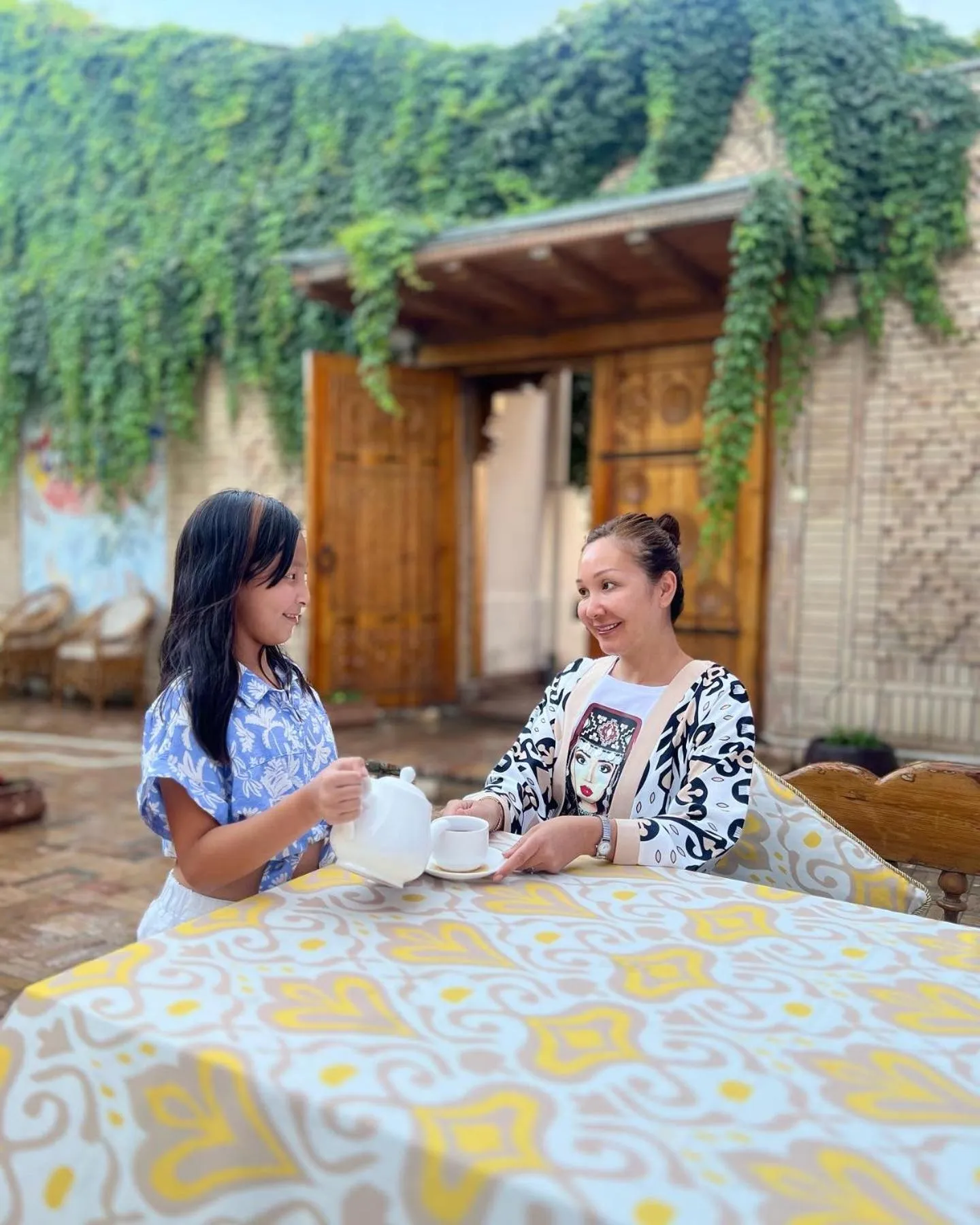 Guests in Hotel Caravan Serail