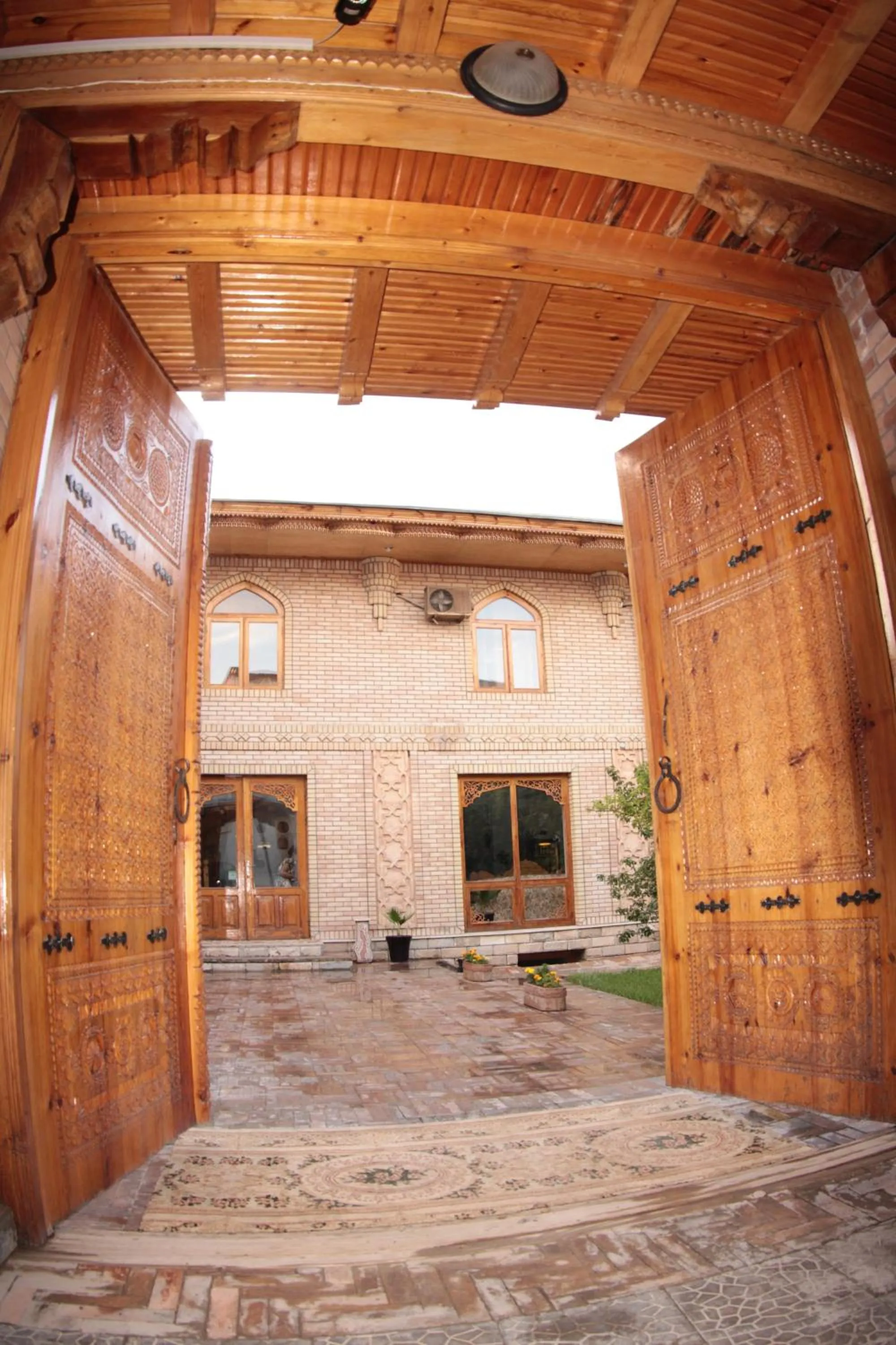 Facade/entrance in Hotel Caravan Serail