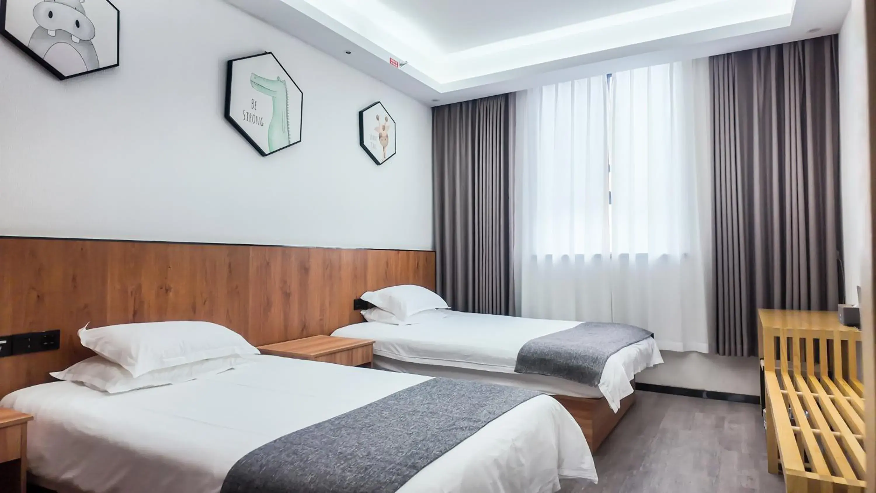 Double Room with Private Bathroom in Lin Xi Hotel Pudong PVG Airport Disneyland Free Shuttle Double Room with Private Bathroom in Lin Xi Hotel Pudong PVG Airport Disneyland Free Shuttle