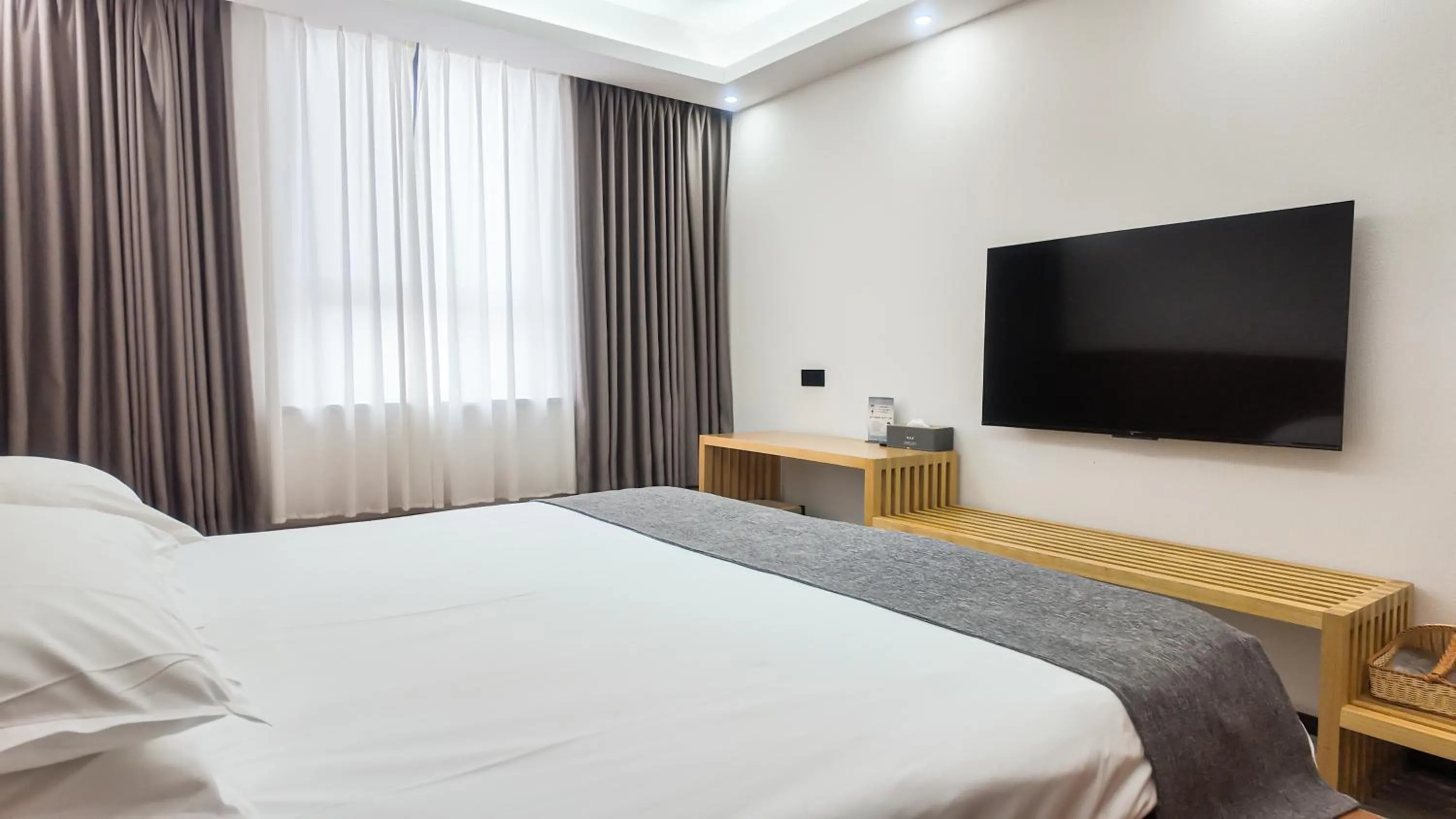 Bed in Lin Xi Hotel Pudong PVG Airport Disneyland Free Shuttle
