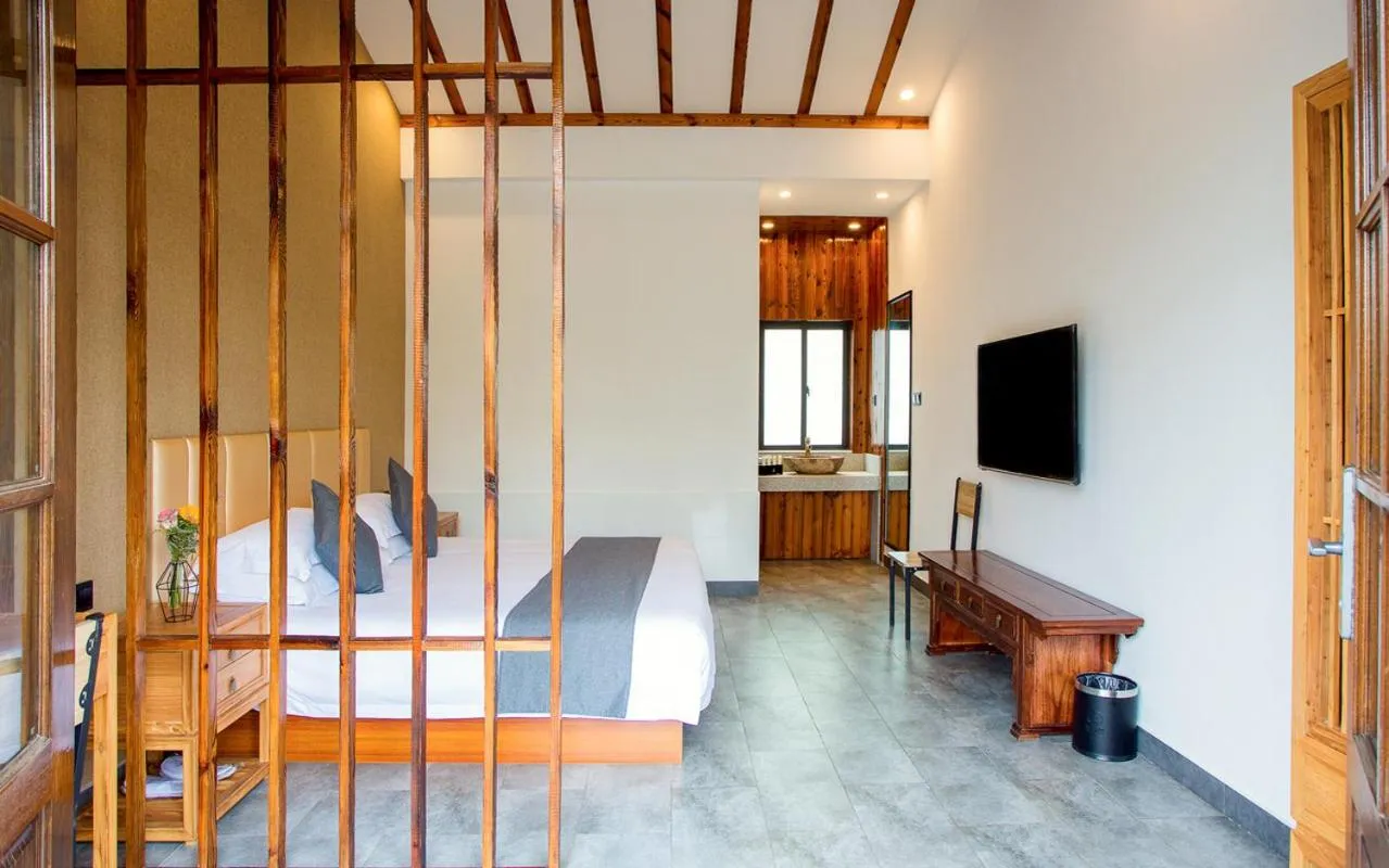 Bed in Lin Ting Holiday Hotel Pudong Airport