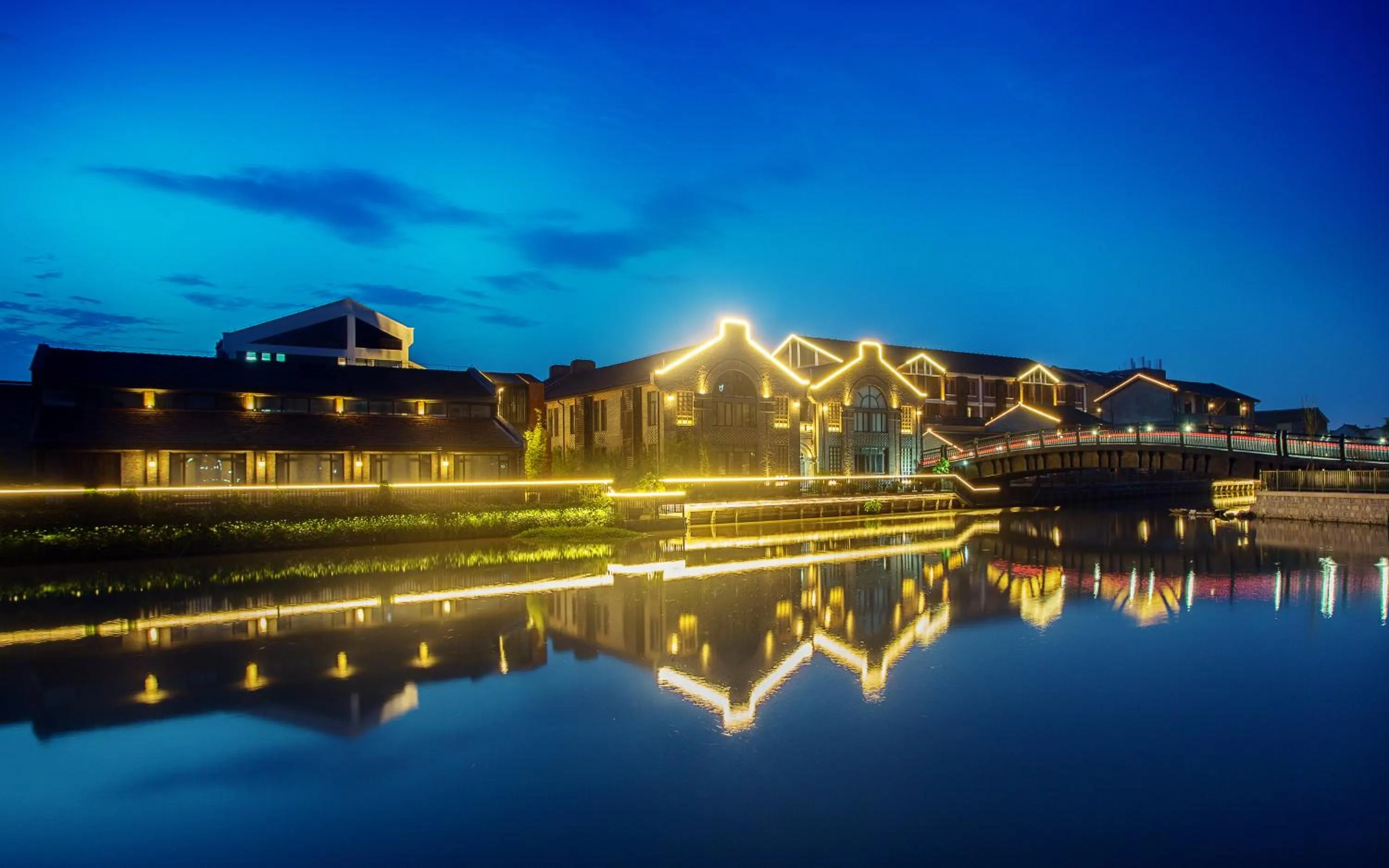 Property building in Lin Ting Holiday Hotel Pudong Airport