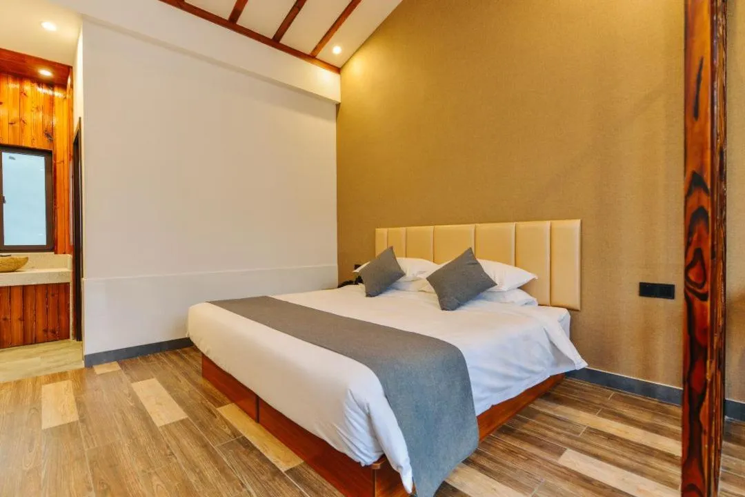 Bed in Lin Ting Holiday Hotel Pudong Airport