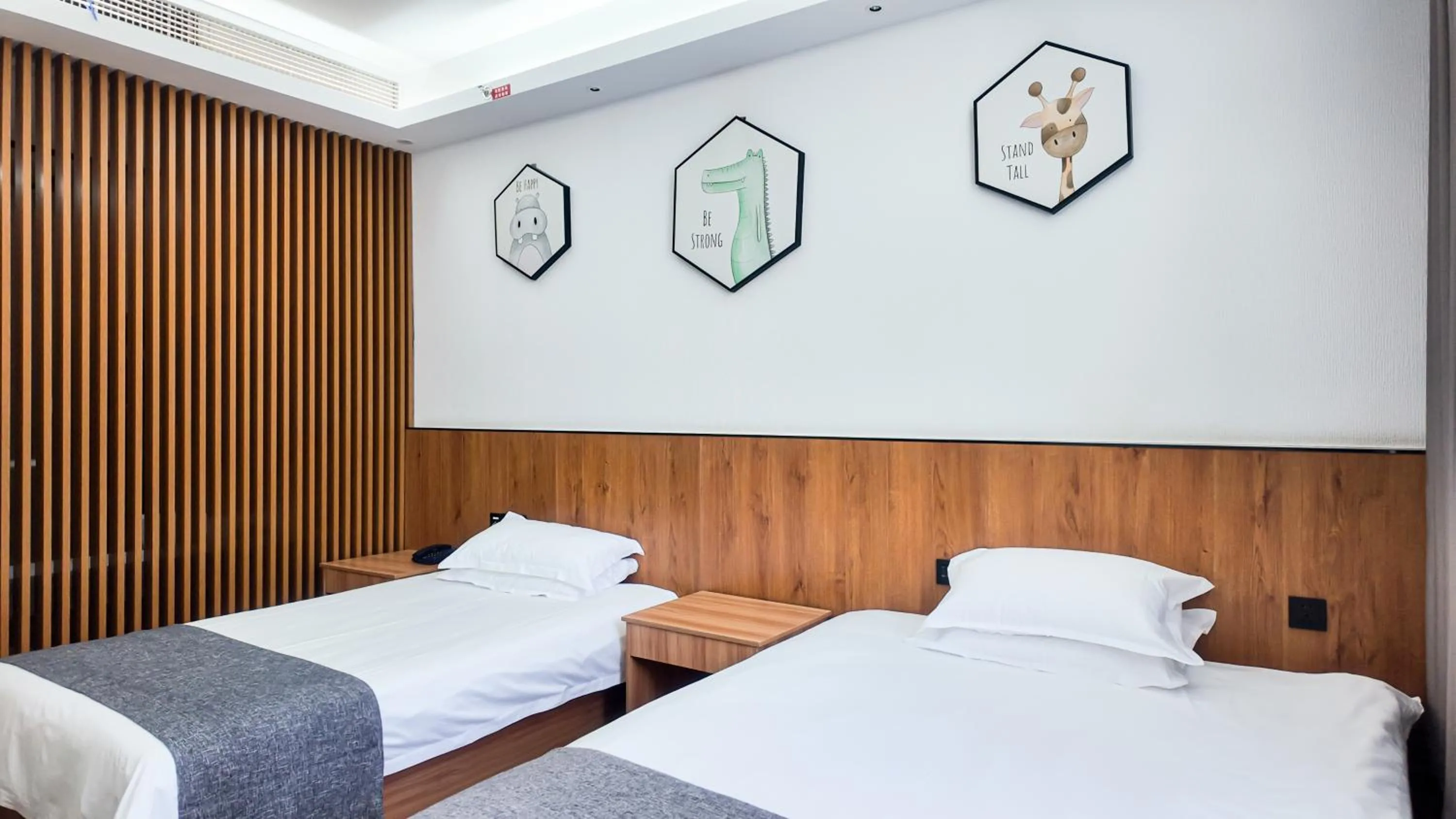 Bed in Lin Xi Hotel Pudong PVG Airport Disneyland Free Shuttle