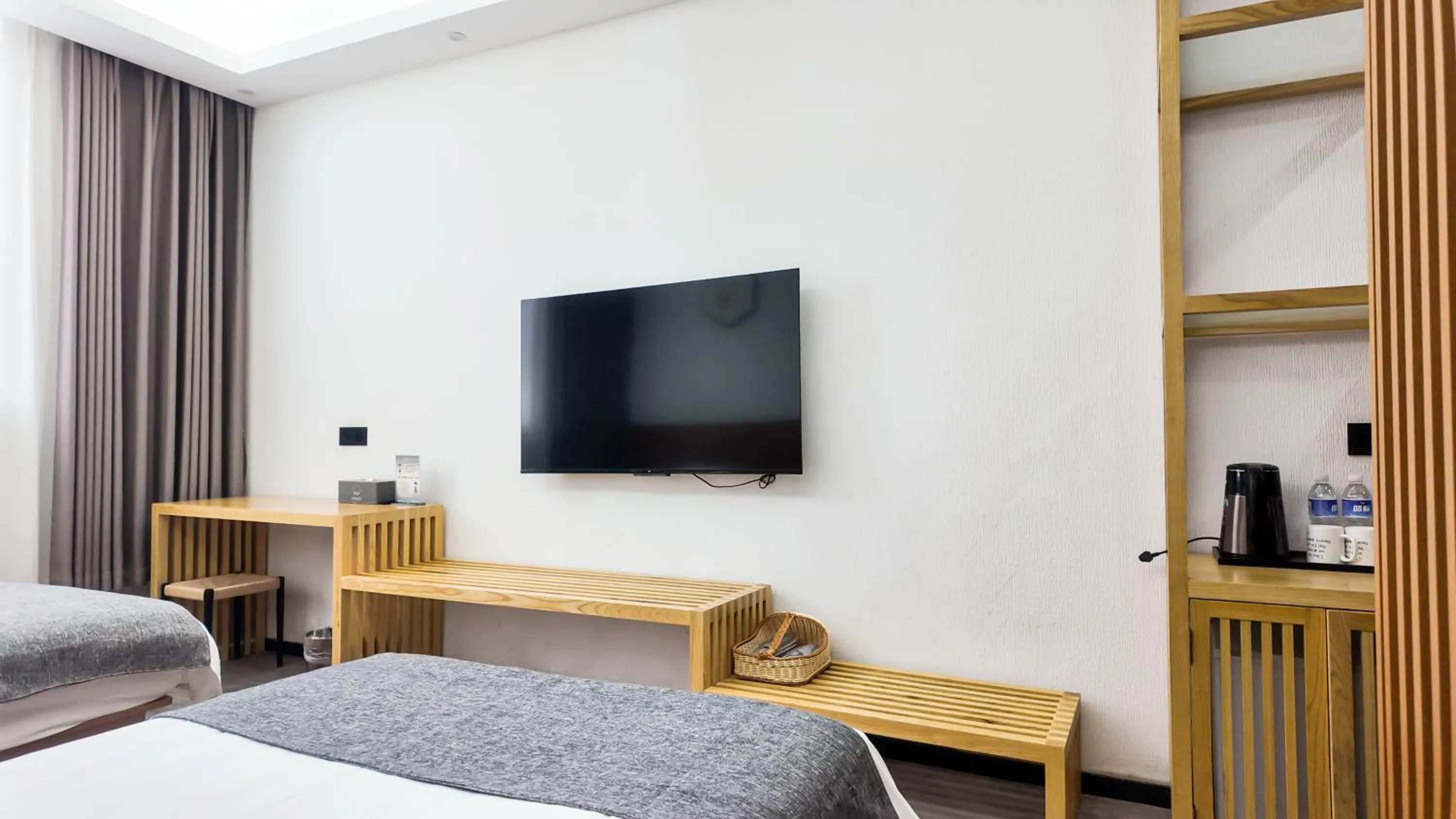 Bed in Lin Xi Hotel Pudong PVG Airport Disneyland Free Shuttle