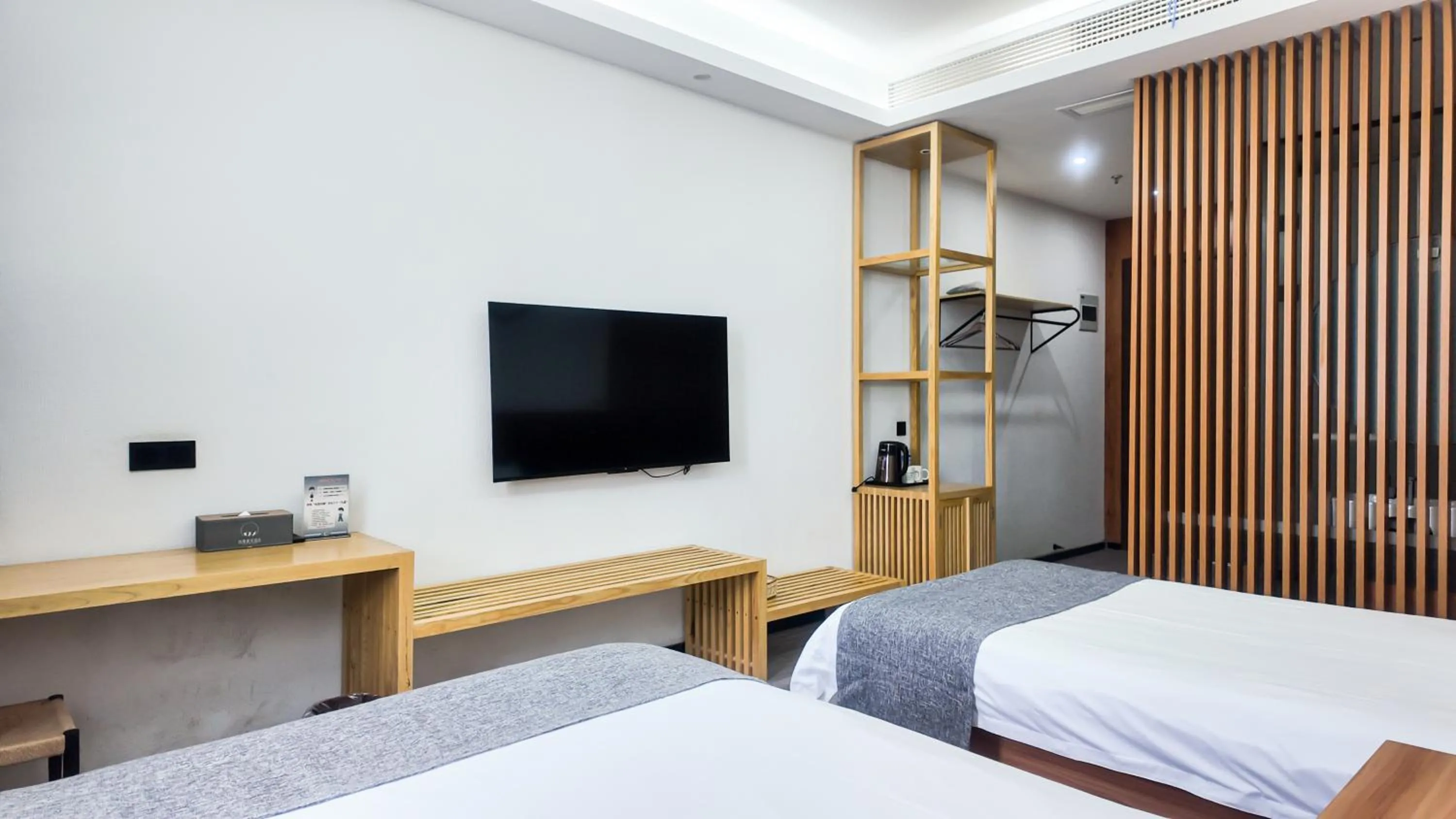 Bed in Lin Xi Hotel Pudong PVG Airport Disneyland Free Shuttle