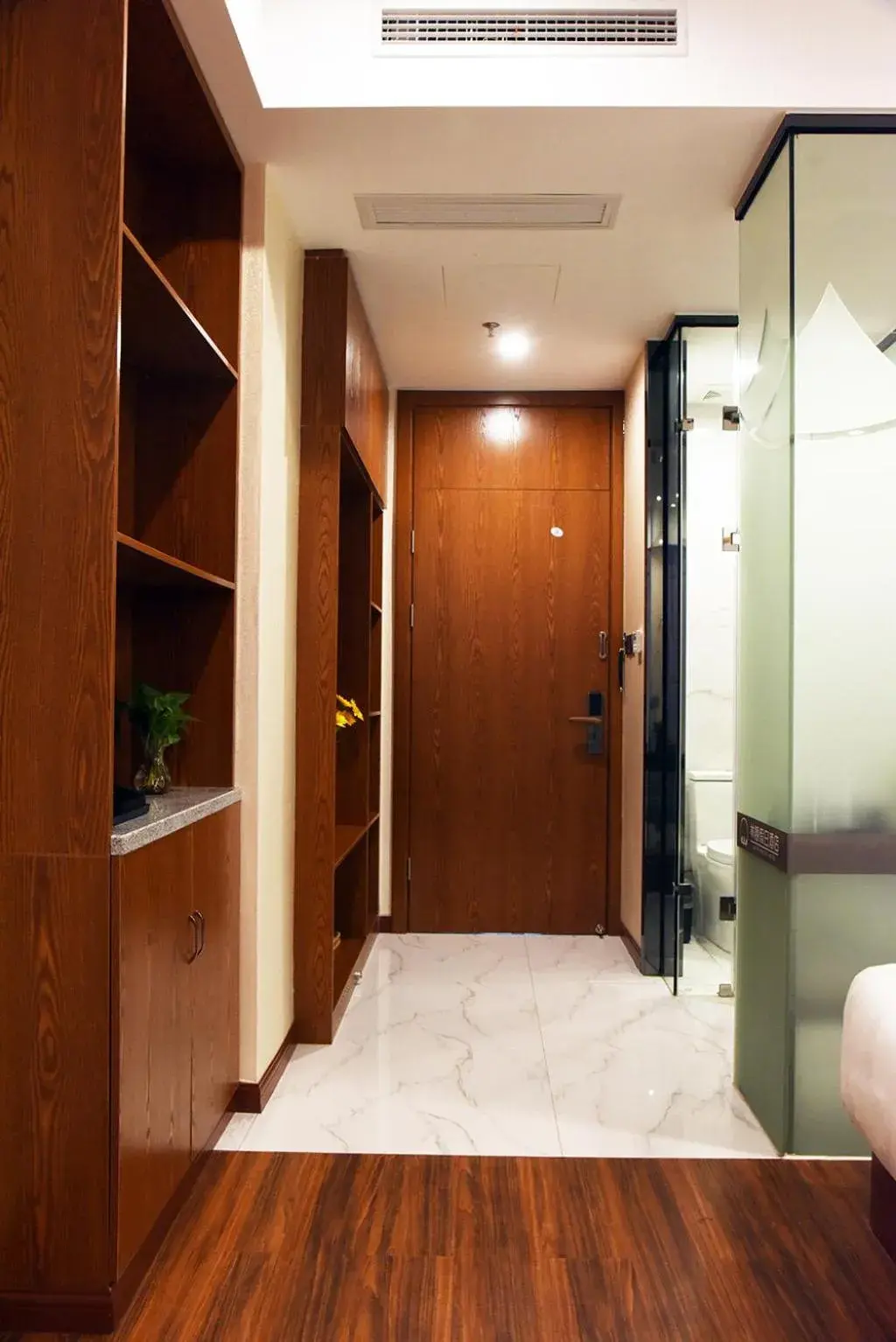 Deluxe Twin Room in Lin Ting Holiday Hotel Pudong PVG Airport Disneyland Free Shuttle Deluxe Twin Room in Lin Ting Holiday Hotel Pudong PVG Airport Disneyland Free Shuttle